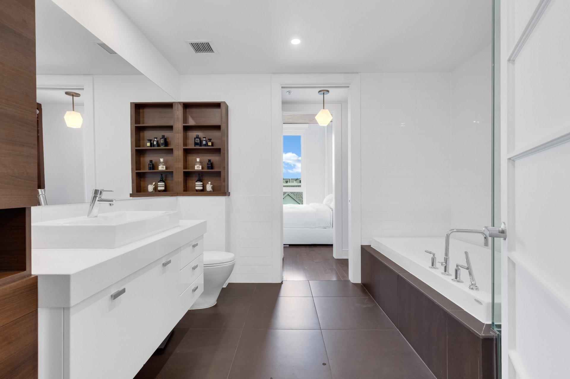 









2200


Rue Harriet-Quimby

, 404,
Montréal (Saint-Laurent),




QC
H4R0L2

