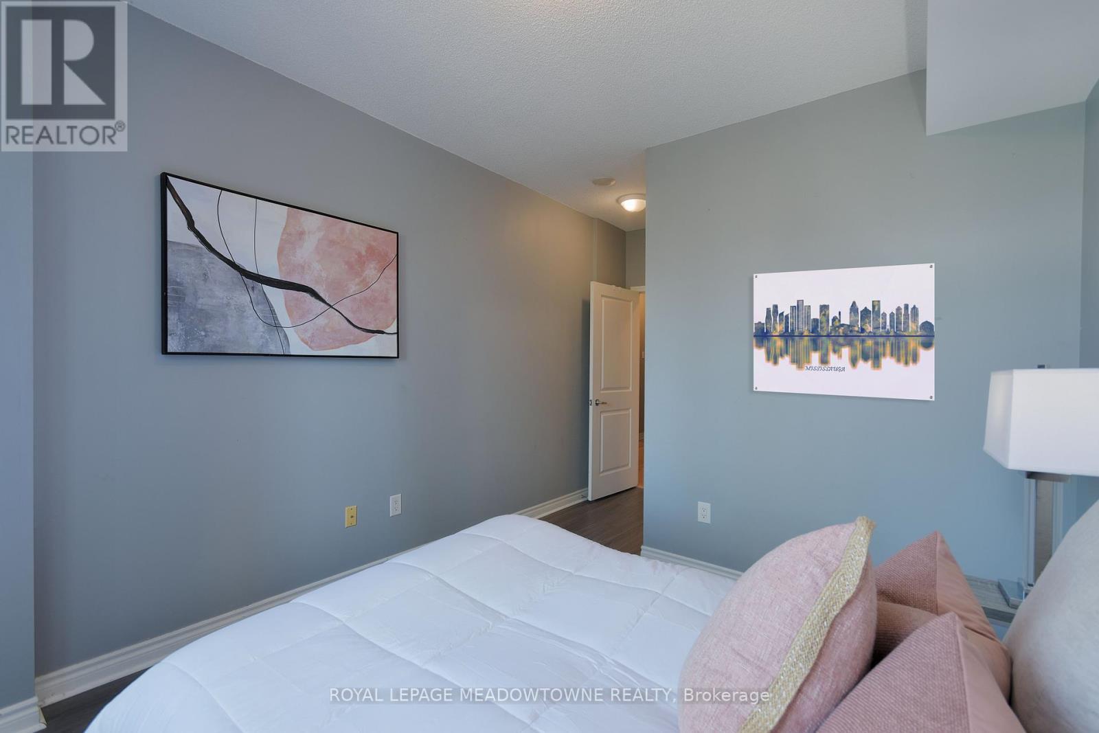 












307 - 385 PRINCE OF WALES DRIVE

,
Mississauga,




Ontario
L5B0C6

