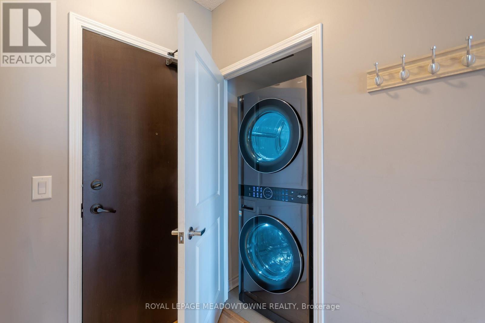 












307 - 385 PRINCE OF WALES DRIVE

,
Mississauga,




Ontario
L5B0C6

