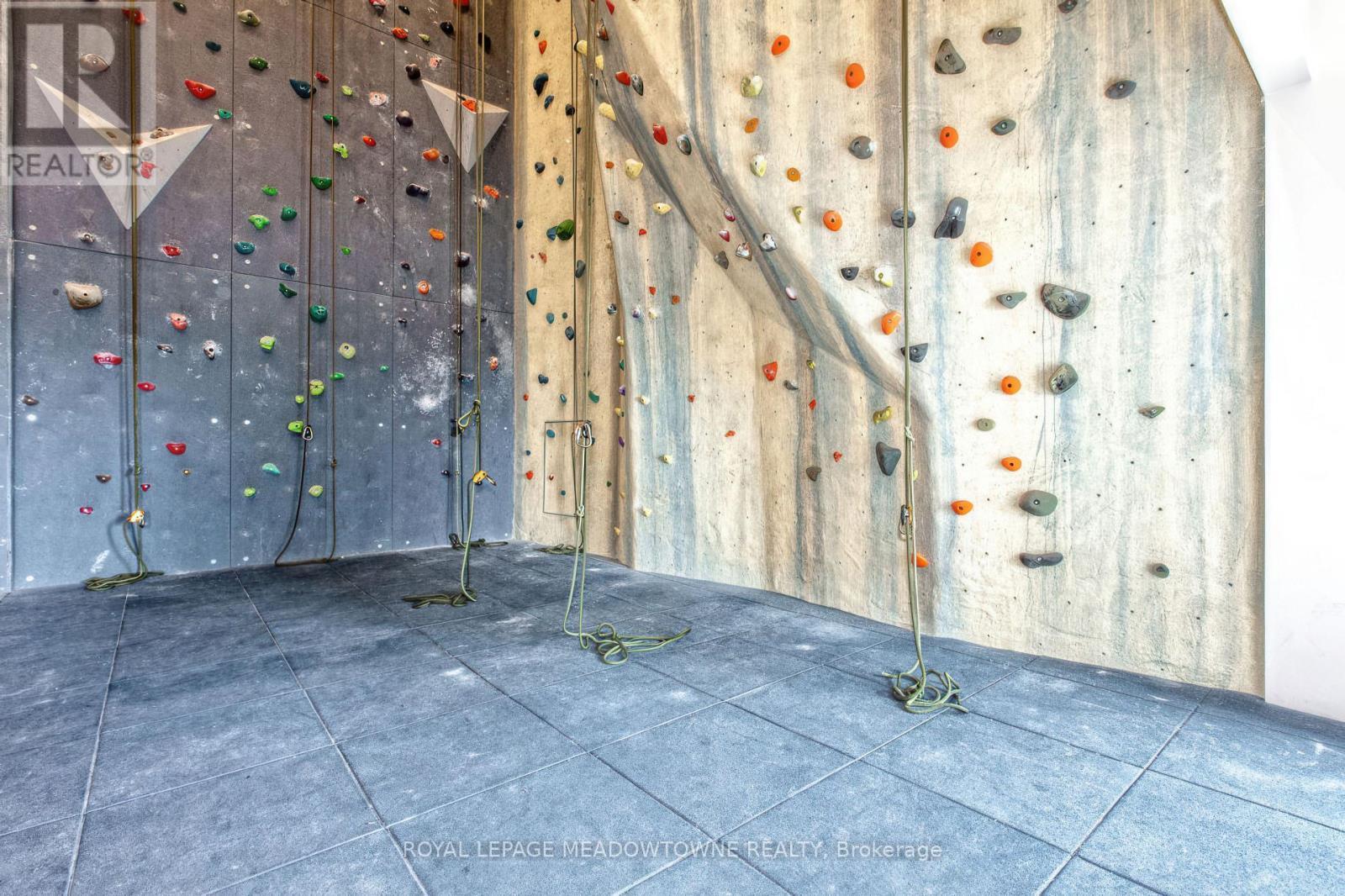 












307 - 385 PRINCE OF WALES DRIVE

,
Mississauga,




Ontario
L5B0C6

