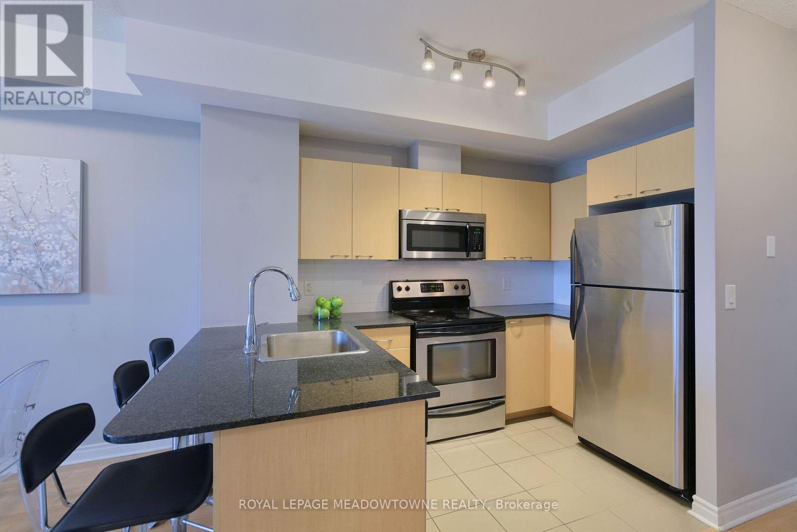 












307 - 385 PRINCE OF WALES DRIVE

,
Mississauga,




Ontario
L5B0C6

