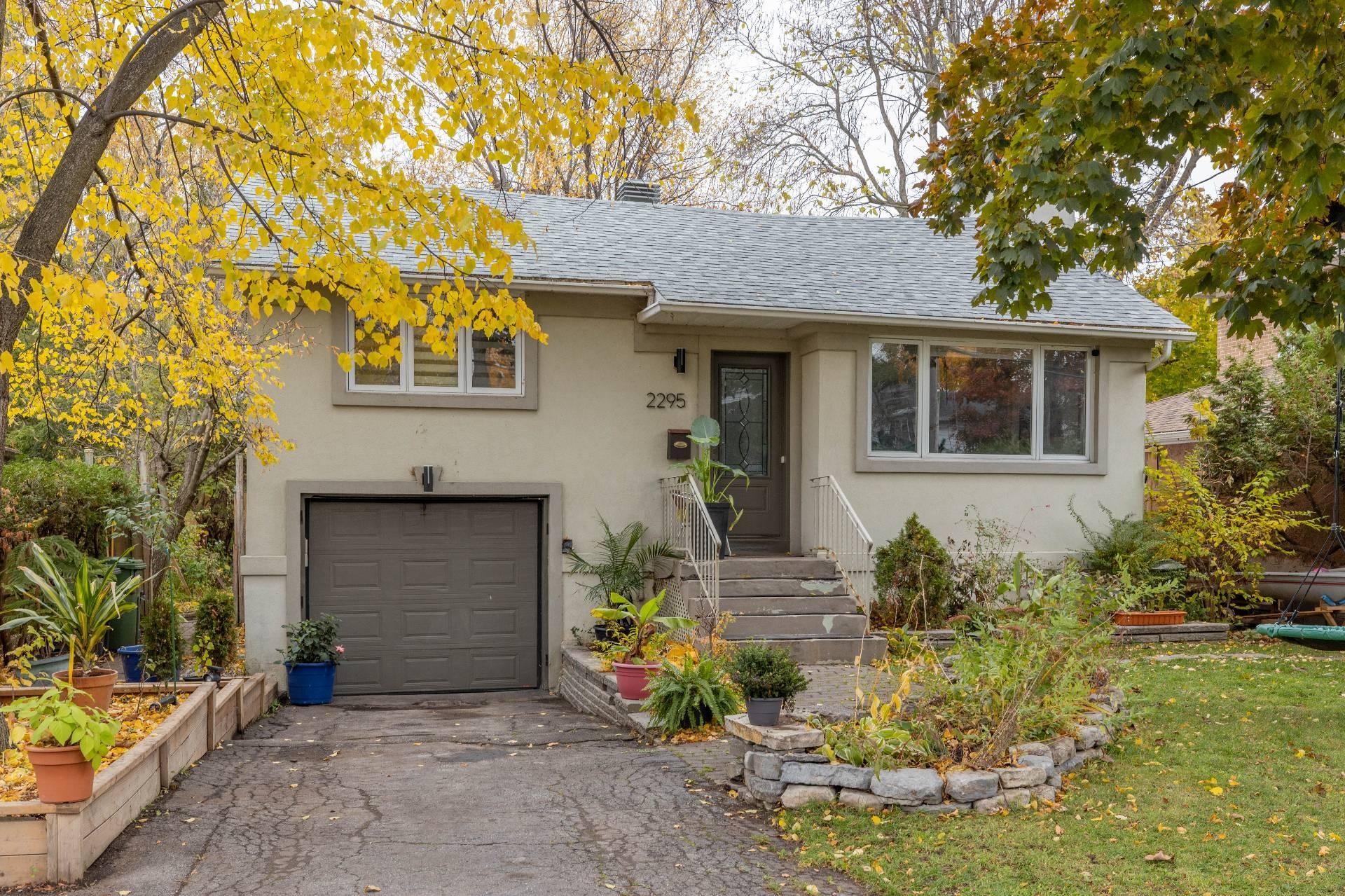 









2295


Av. Swallow

,
Dorval,




QC
H9S2K6

