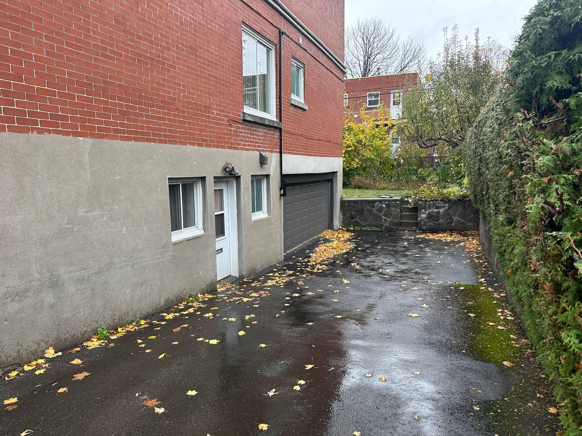 









5155

 - 5157


Av. Cumberland

,
Montréal (Côte-des-Neiges/Notre-Dame-de-Grâce),




QC
H4V2N7

