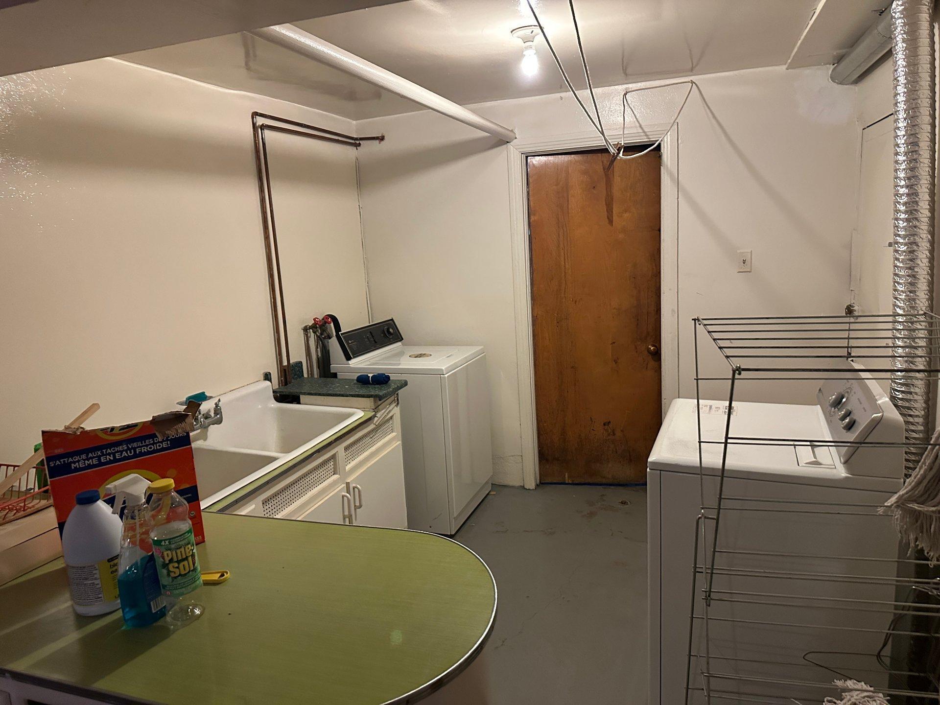 









5155

 - 5157


Av. Cumberland

,
Montréal (Côte-des-Neiges/Notre-Dame-de-Grâce),




QC
H4V2N7

