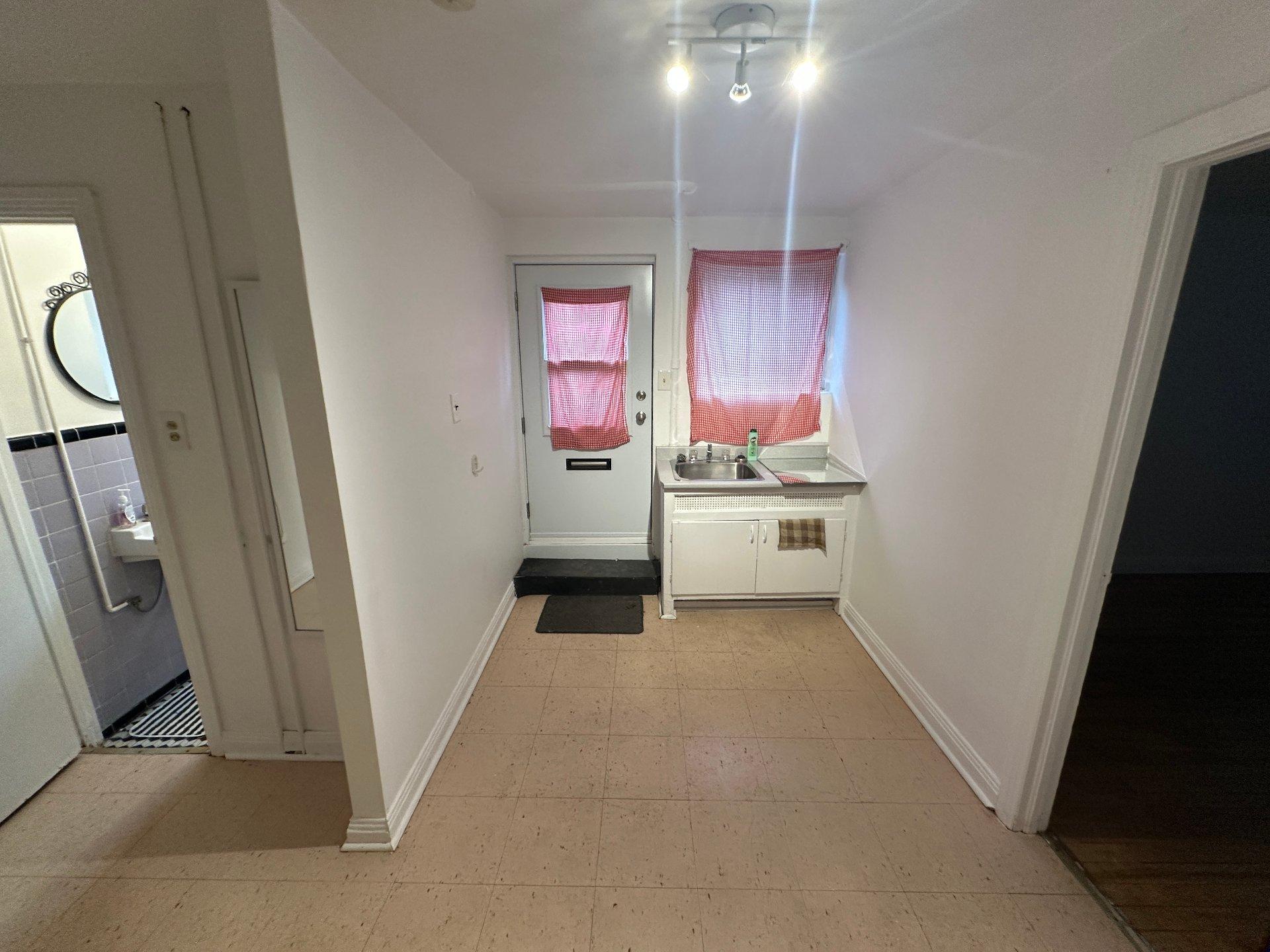 









5155

 - 5157


Av. Cumberland

,
Montréal (Côte-des-Neiges/Notre-Dame-de-Grâce),




QC
H4V2N7

