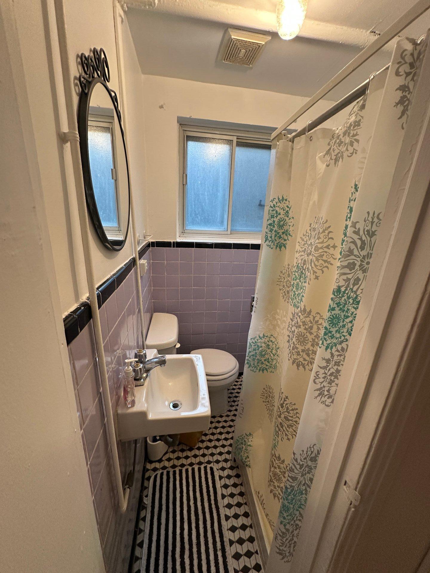 









5155

 - 5157


Av. Cumberland

,
Montréal (Côte-des-Neiges/Notre-Dame-de-Grâce),




QC
H4V2N7

