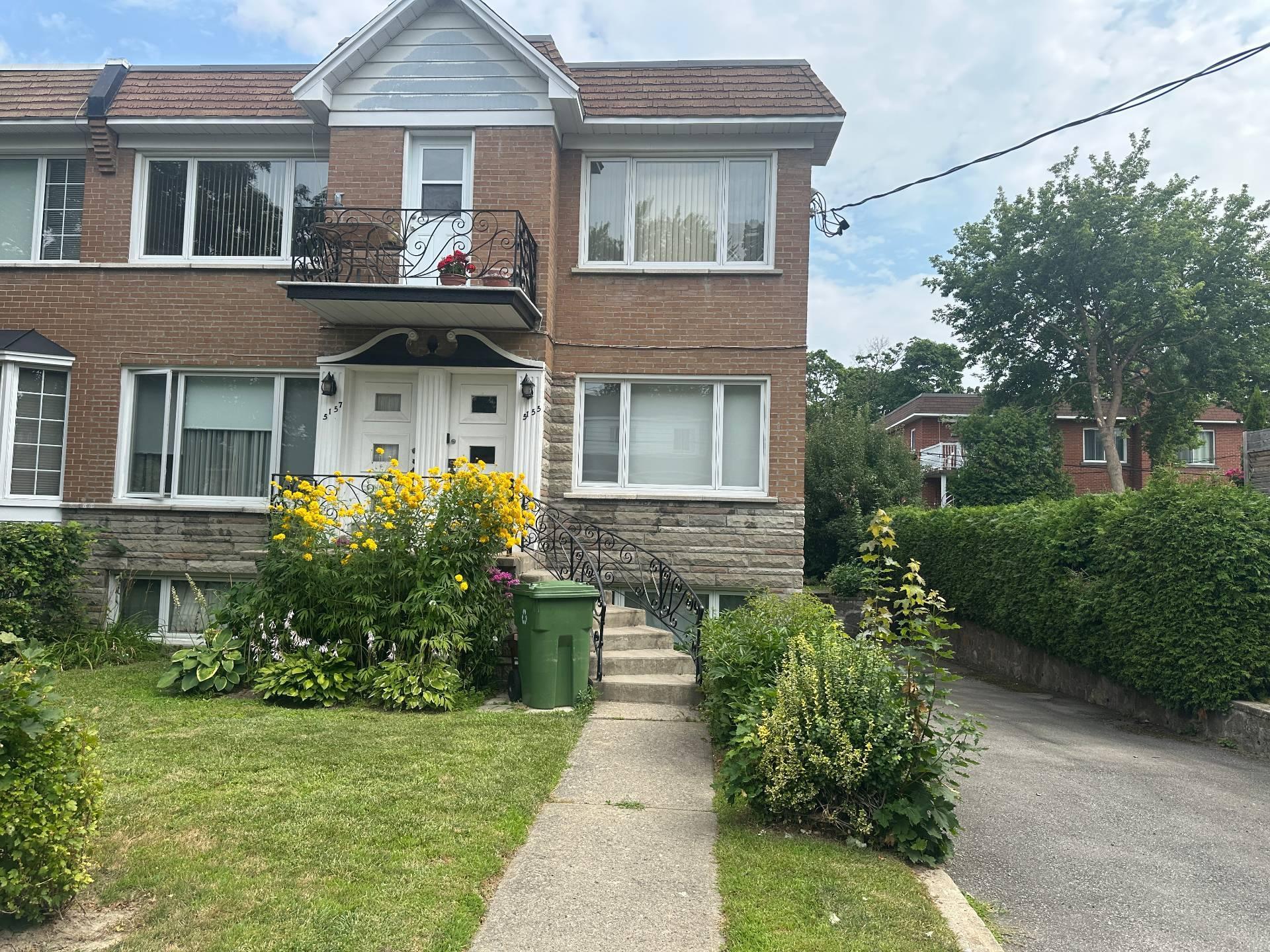 









5155

 - 5157


Av. Cumberland

,
Montréal (Côte-des-Neiges/Notre-Dame-de-Grâce),




QC
H4V2N7

