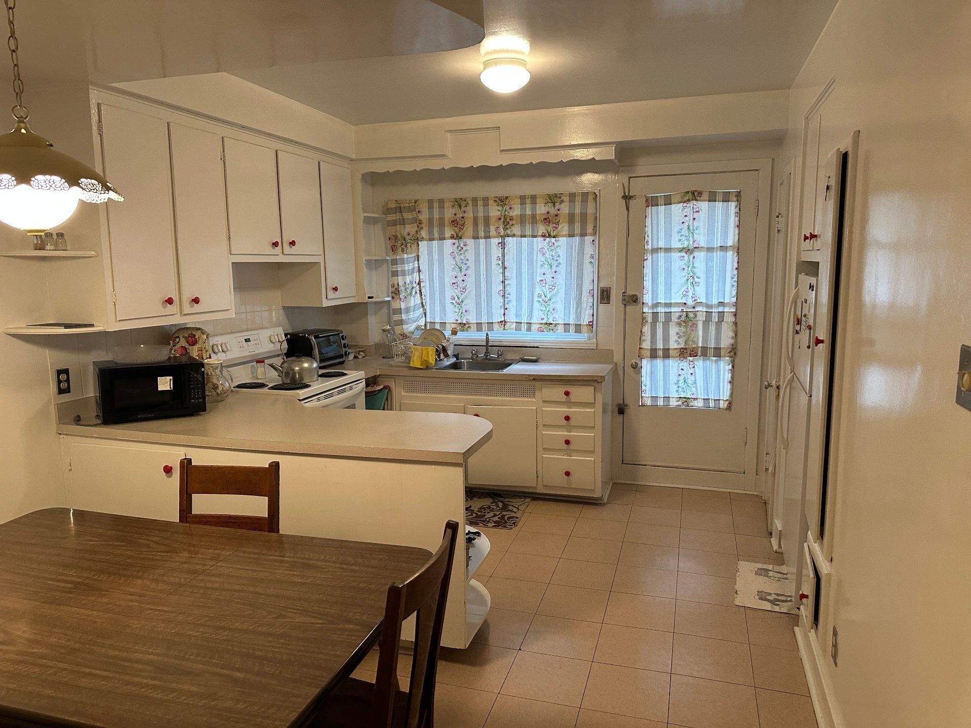 









5155

 - 5157


Av. Cumberland

,
Montréal (Côte-des-Neiges/Notre-Dame-de-Grâce),




QC
H4V2N7

