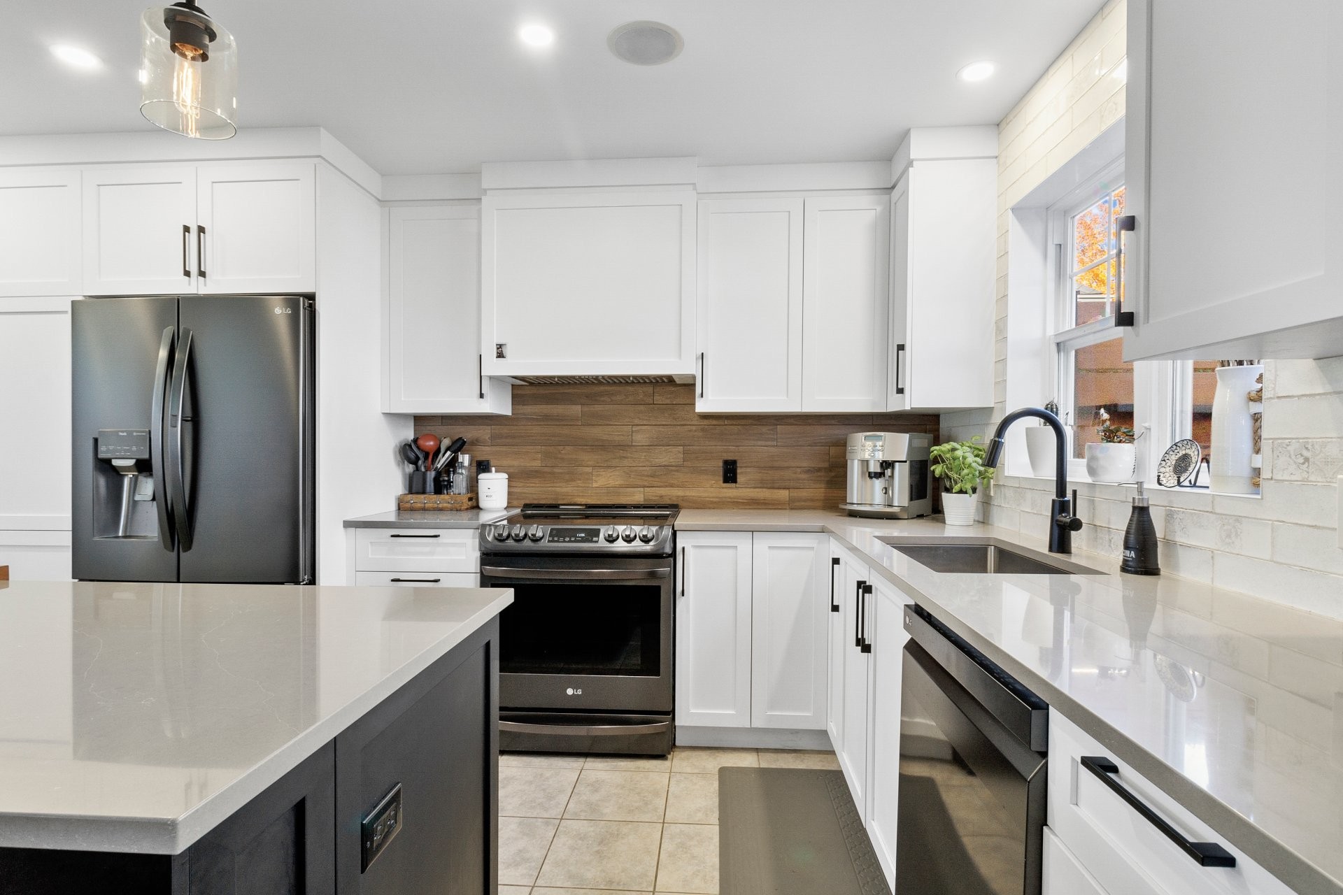 









1075


Rue de Forillon

,
Sherbrooke (Brompton/Rock Forest/Saint-Élie/Deauville),




QC
J1N3X2

