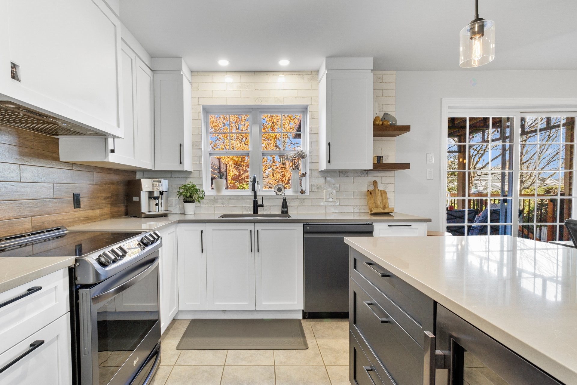 









1075


Rue de Forillon

,
Sherbrooke (Brompton/Rock Forest/Saint-Élie/Deauville),




QC
J1N3X2

