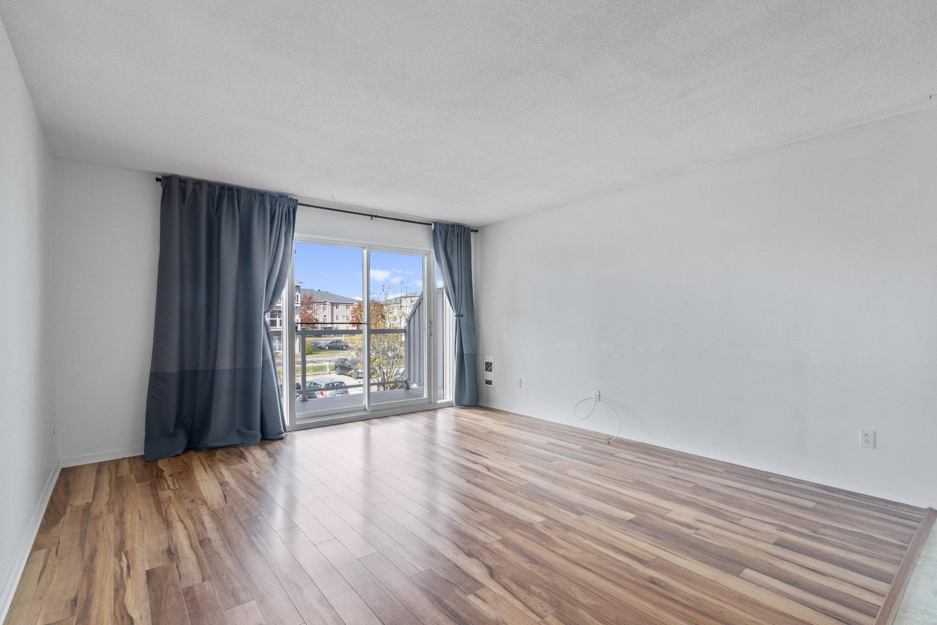 









2450


Boul. Jacques-Marcil

, 209,
Longueuil (Saint-Hubert),




QC
J3Y9A3

