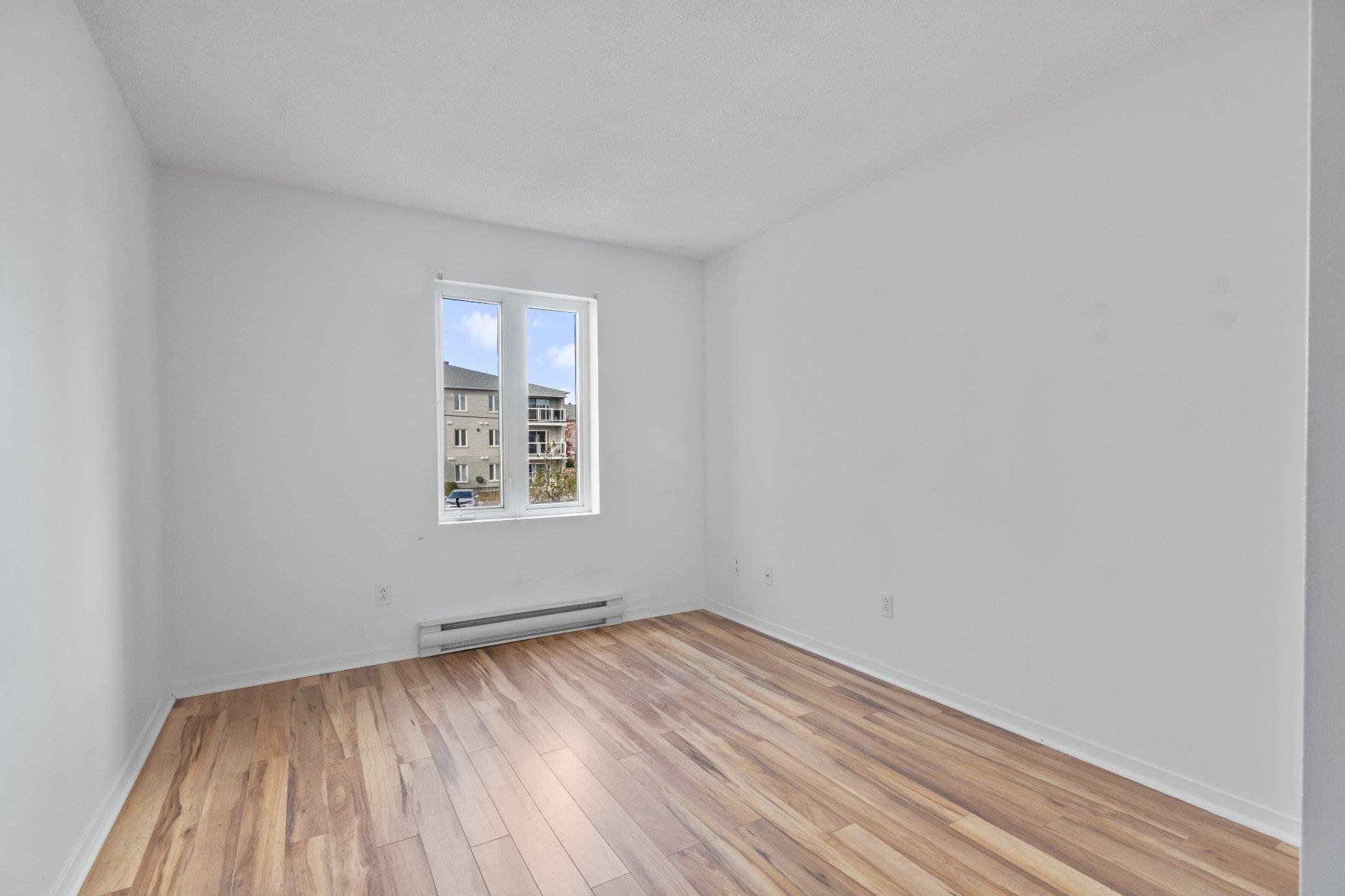 









2450


Boul. Jacques-Marcil

, 209,
Longueuil (Saint-Hubert),




QC
J3Y9A3

