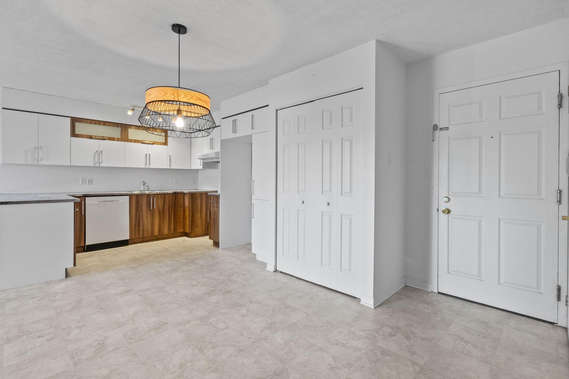 









2450


Boul. Jacques-Marcil

, 209,
Longueuil (Saint-Hubert),




QC
J3Y9A3

