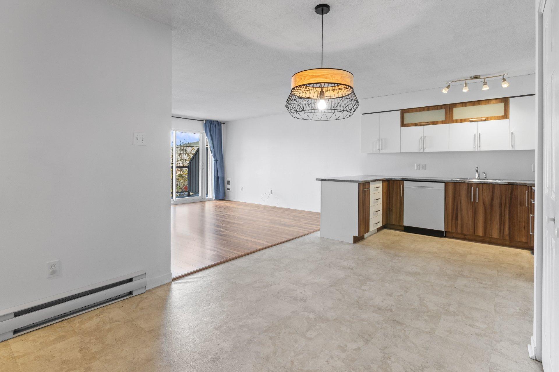 









2450


Boul. Jacques-Marcil

, 209,
Longueuil (Saint-Hubert),




QC
J3Y9A3

