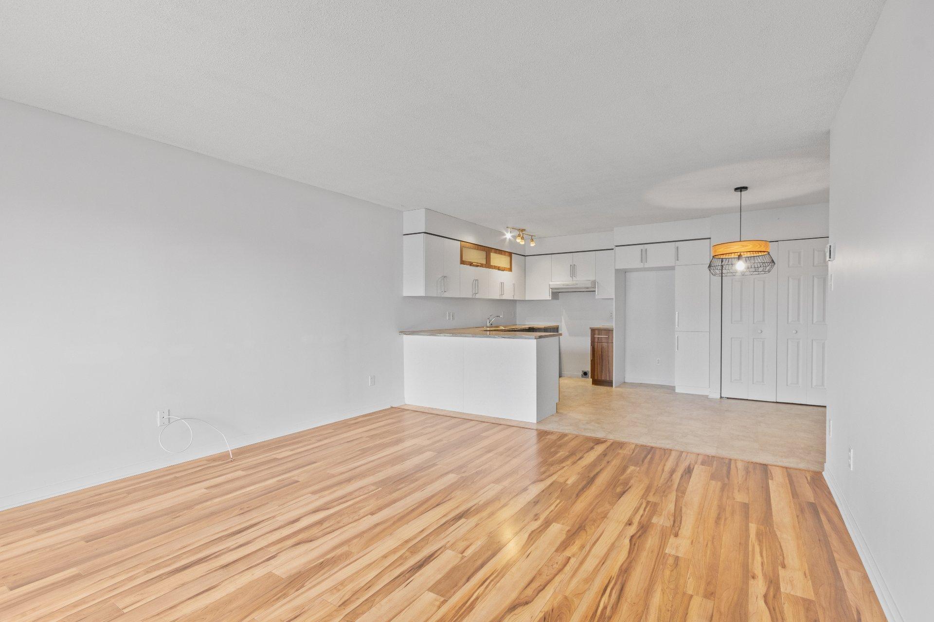 









2450


Boul. Jacques-Marcil

, 209,
Longueuil (Saint-Hubert),




QC
J3Y9A3

