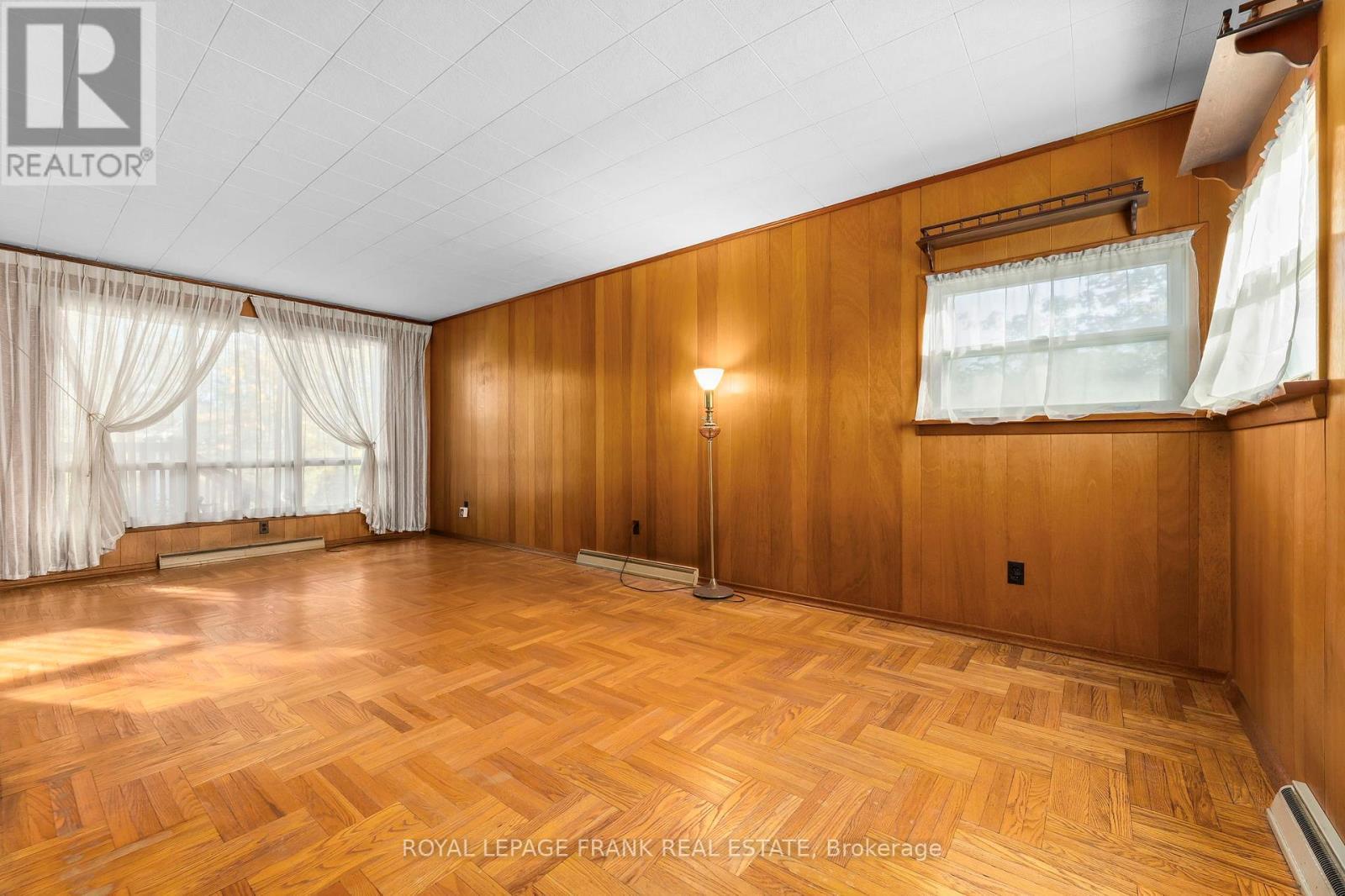 












1627 DUFFERIN STREET

,
Whitby (Port Whitby),




Ontario
L1N1B3

