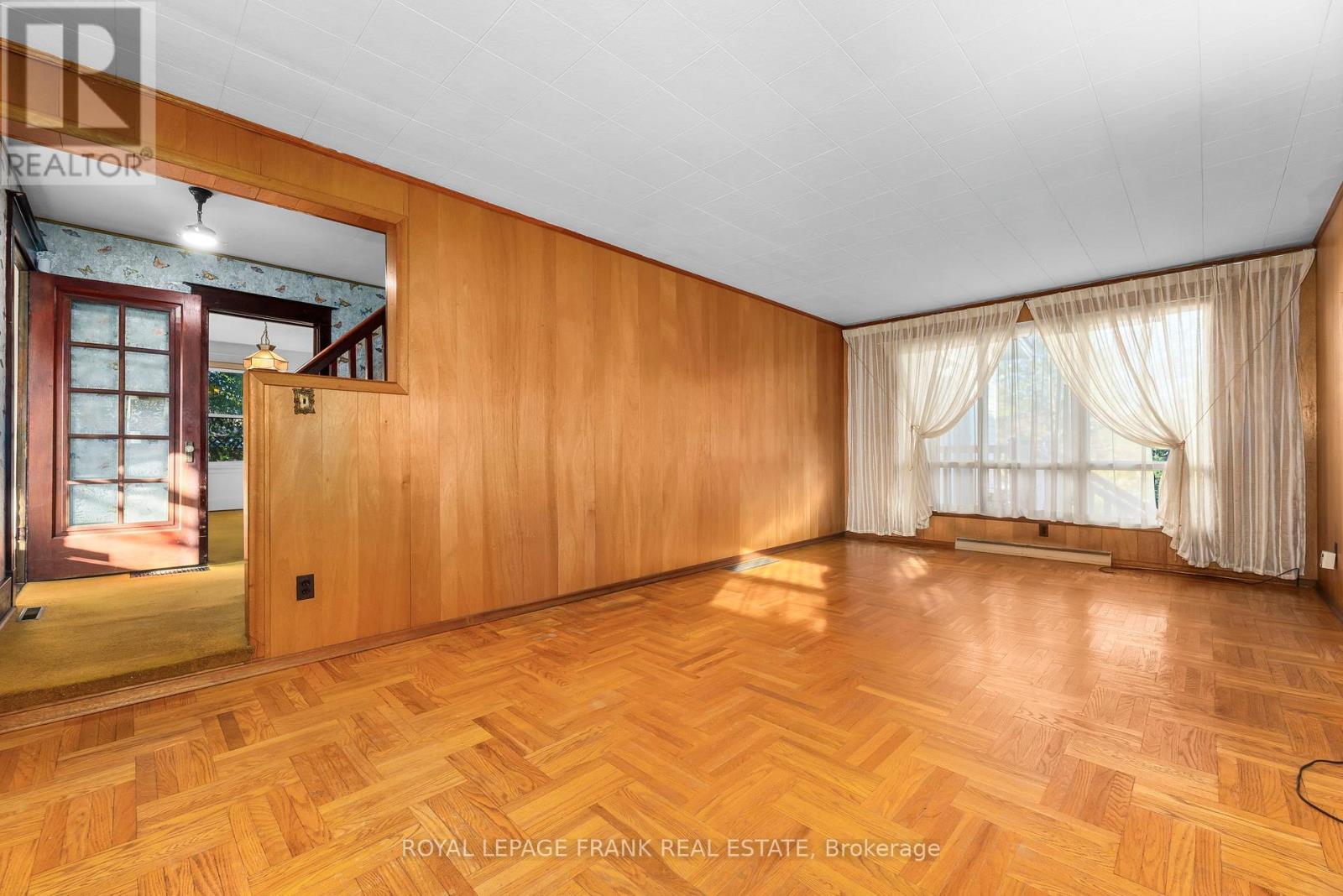 












1627 DUFFERIN STREET

,
Whitby (Port Whitby),




Ontario
L1N1B3

