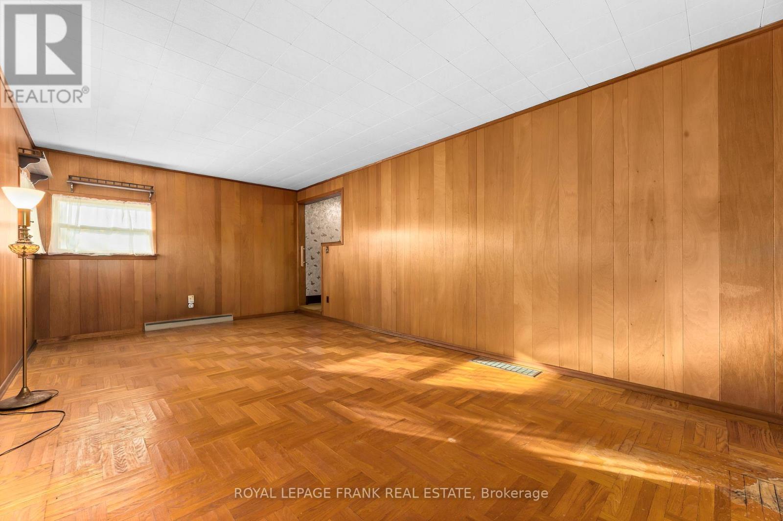 












1627 DUFFERIN STREET

,
Whitby (Port Whitby),




Ontario
L1N1B3

