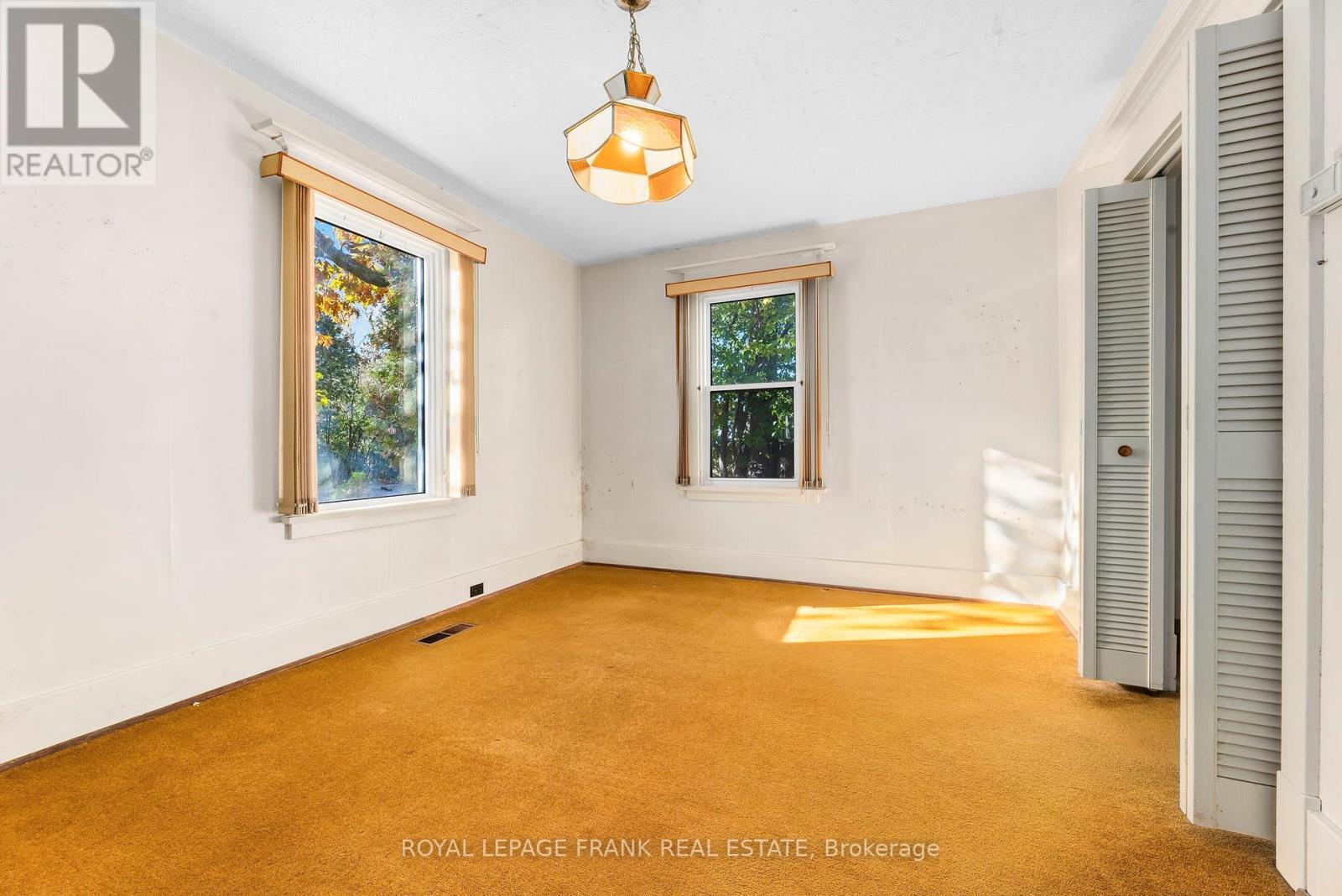 












1627 DUFFERIN STREET

,
Whitby (Port Whitby),




Ontario
L1N1B3

