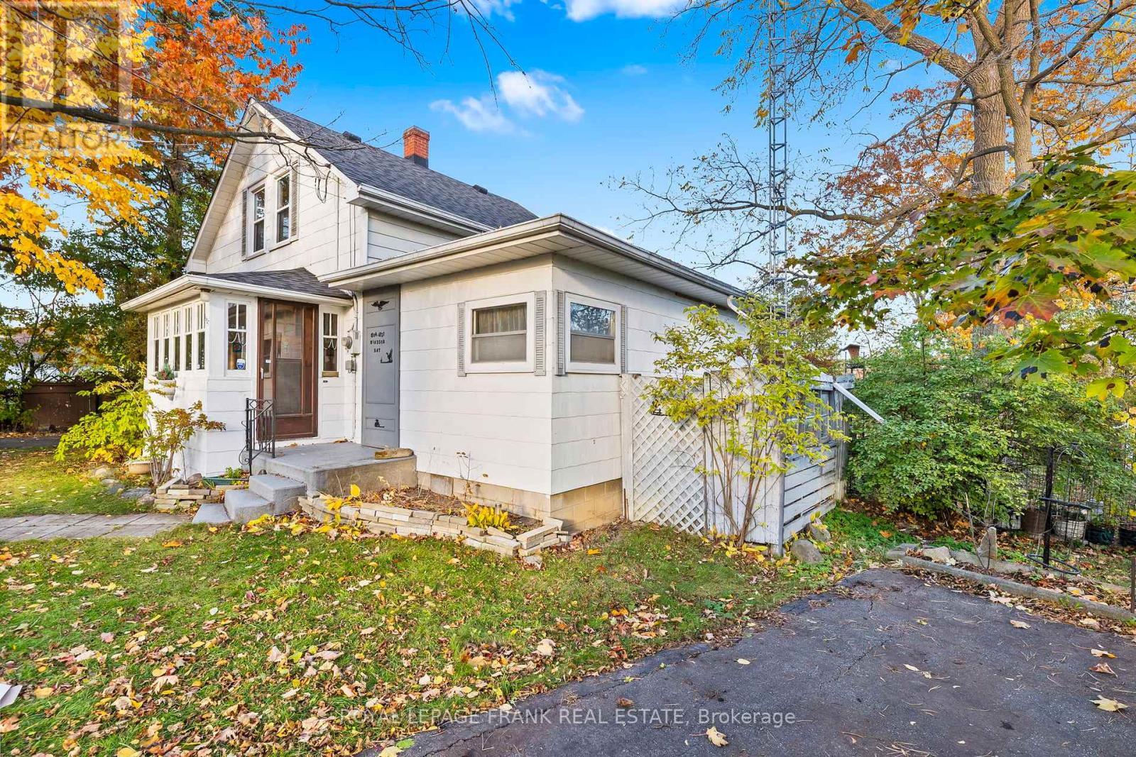 












1627 DUFFERIN STREET

,
Whitby (Port Whitby),




Ontario
L1N1B3

