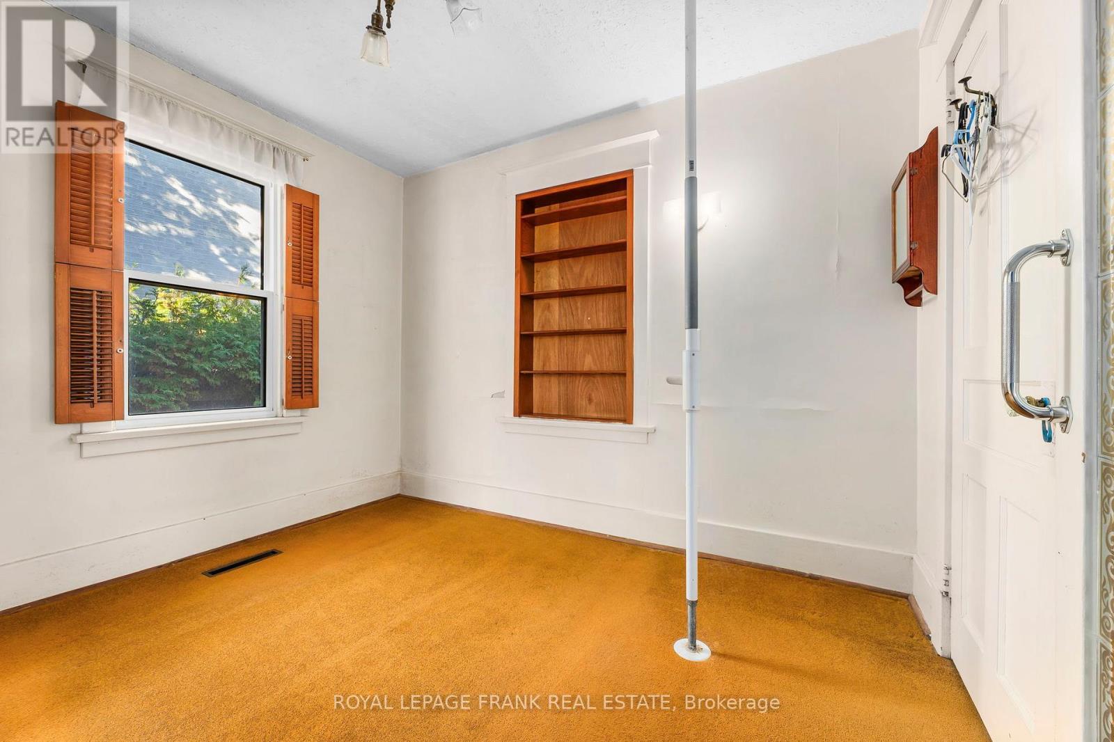 












1627 DUFFERIN STREET

,
Whitby (Port Whitby),




Ontario
L1N1B3

