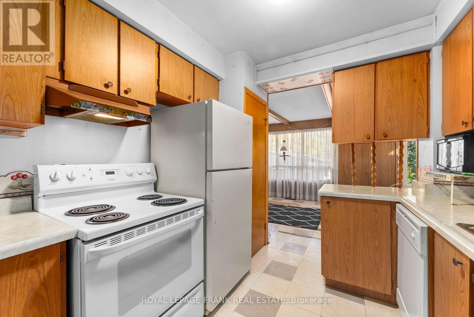 












1627 DUFFERIN STREET

,
Whitby (Port Whitby),




Ontario
L1N1B3

