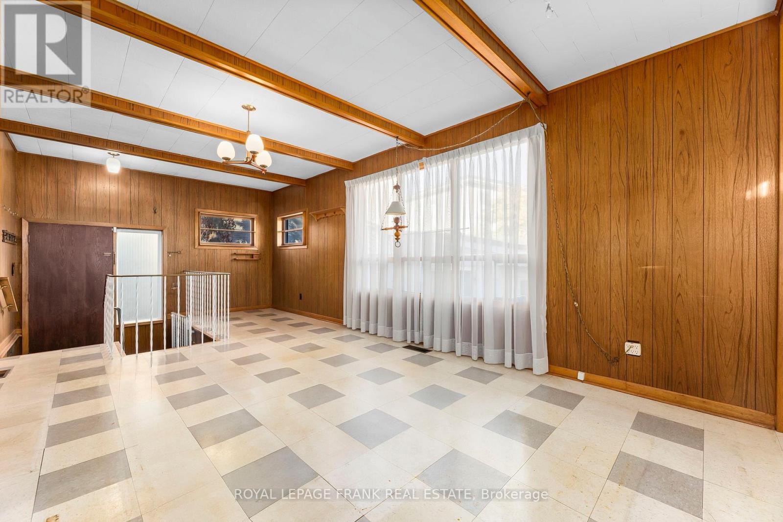 












1627 DUFFERIN STREET

,
Whitby (Port Whitby),




Ontario
L1N1B3

