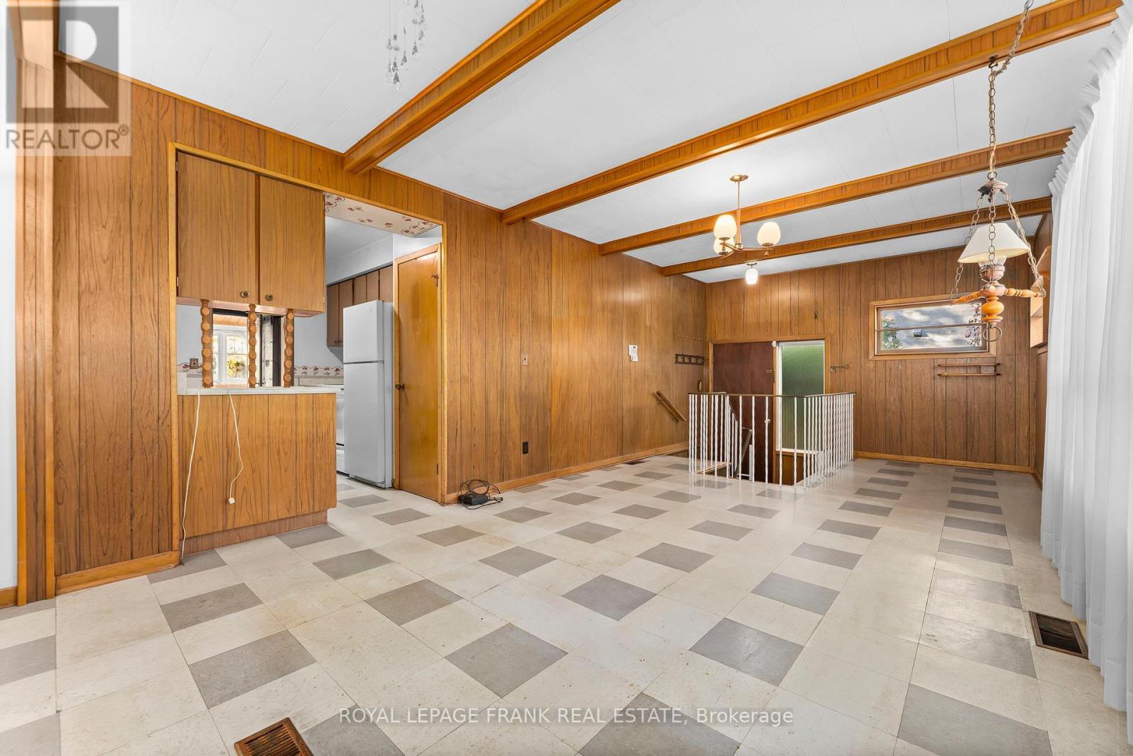 












1627 DUFFERIN STREET

,
Whitby (Port Whitby),




Ontario
L1N1B3

