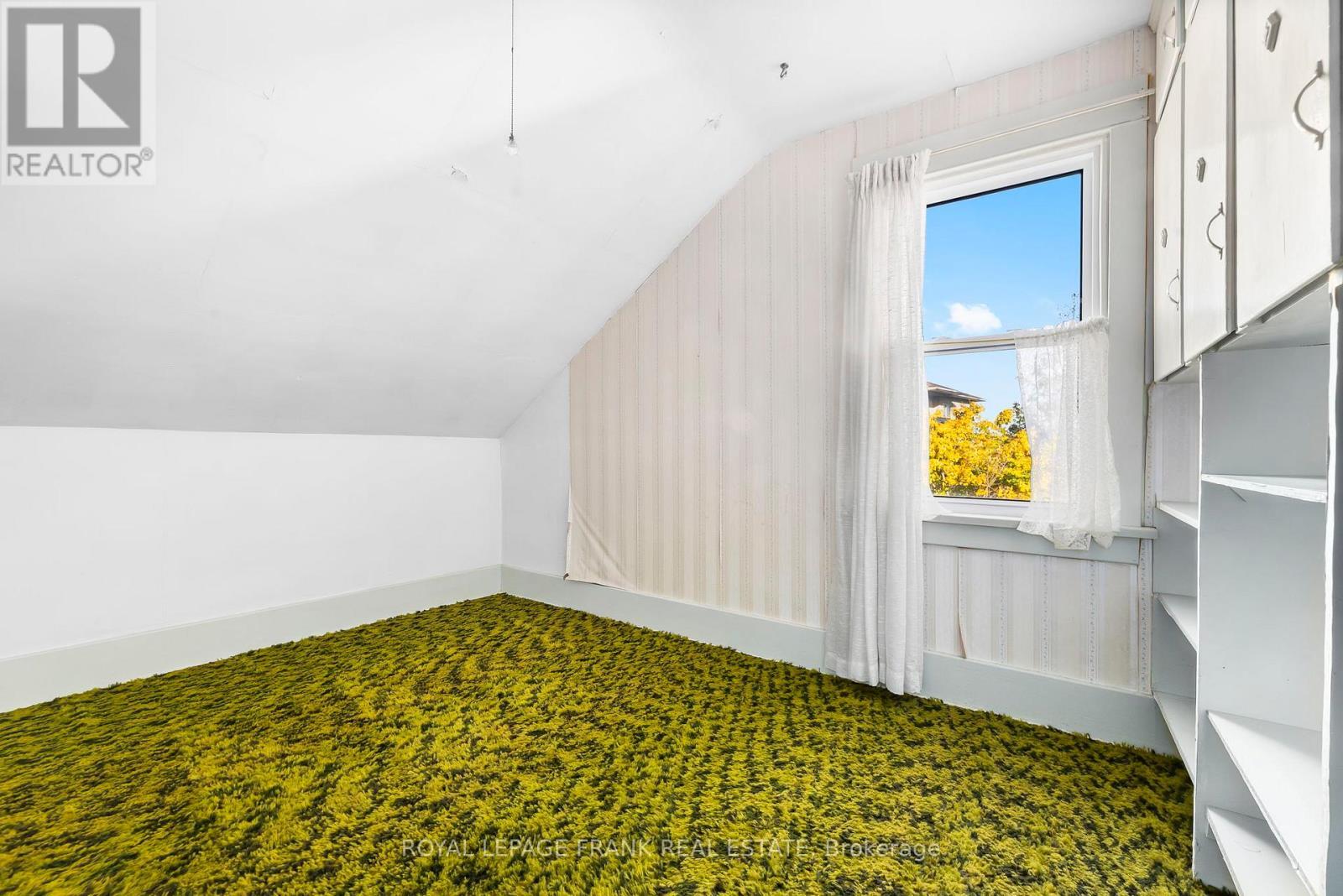 












1627 DUFFERIN STREET

,
Whitby (Port Whitby),




Ontario
L1N1B3

