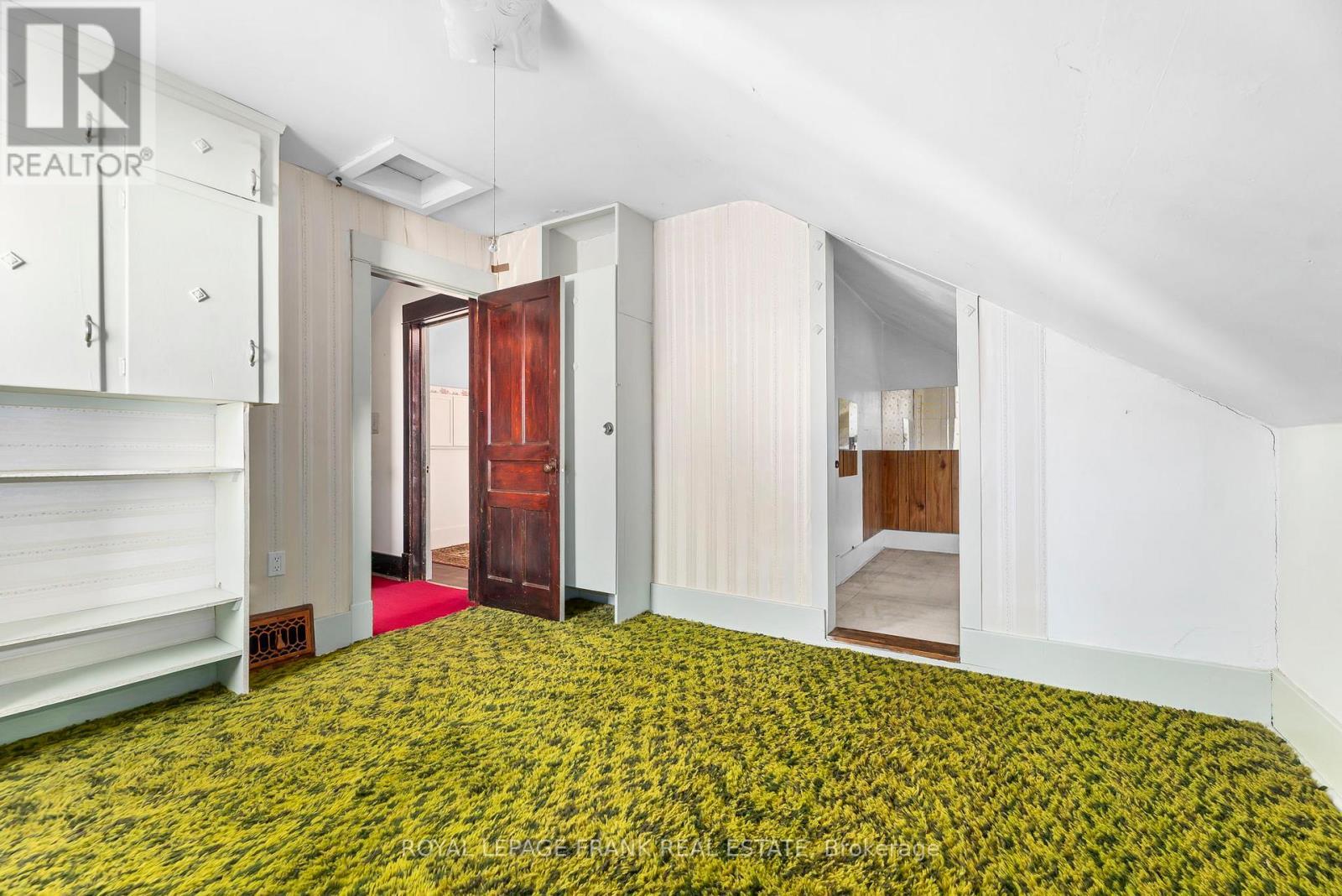 












1627 DUFFERIN STREET

,
Whitby (Port Whitby),




Ontario
L1N1B3

