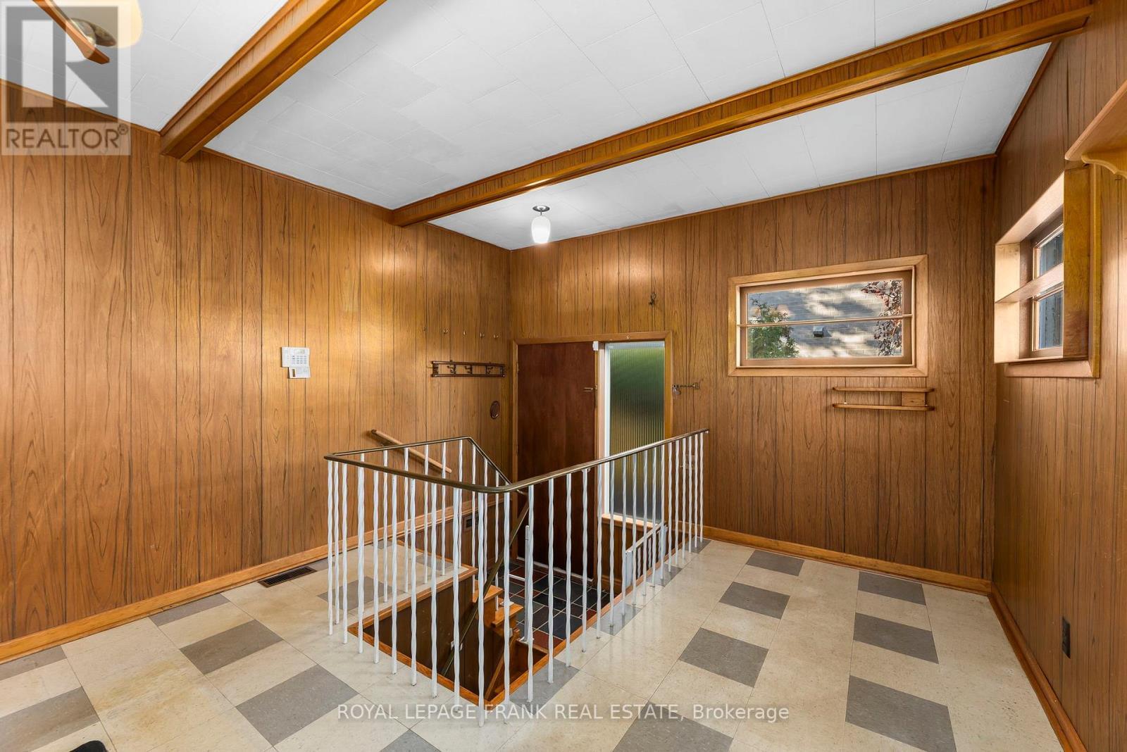 












1627 DUFFERIN STREET

,
Whitby (Port Whitby),




Ontario
L1N1B3

