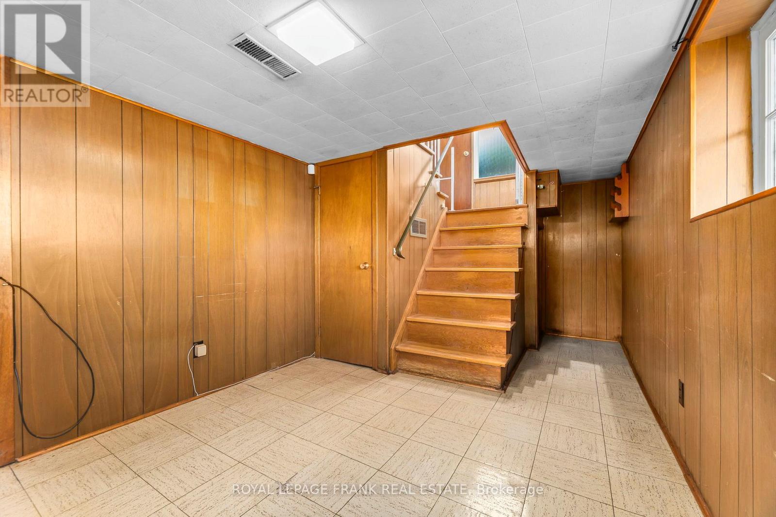 












1627 DUFFERIN STREET

,
Whitby (Port Whitby),




Ontario
L1N1B3

