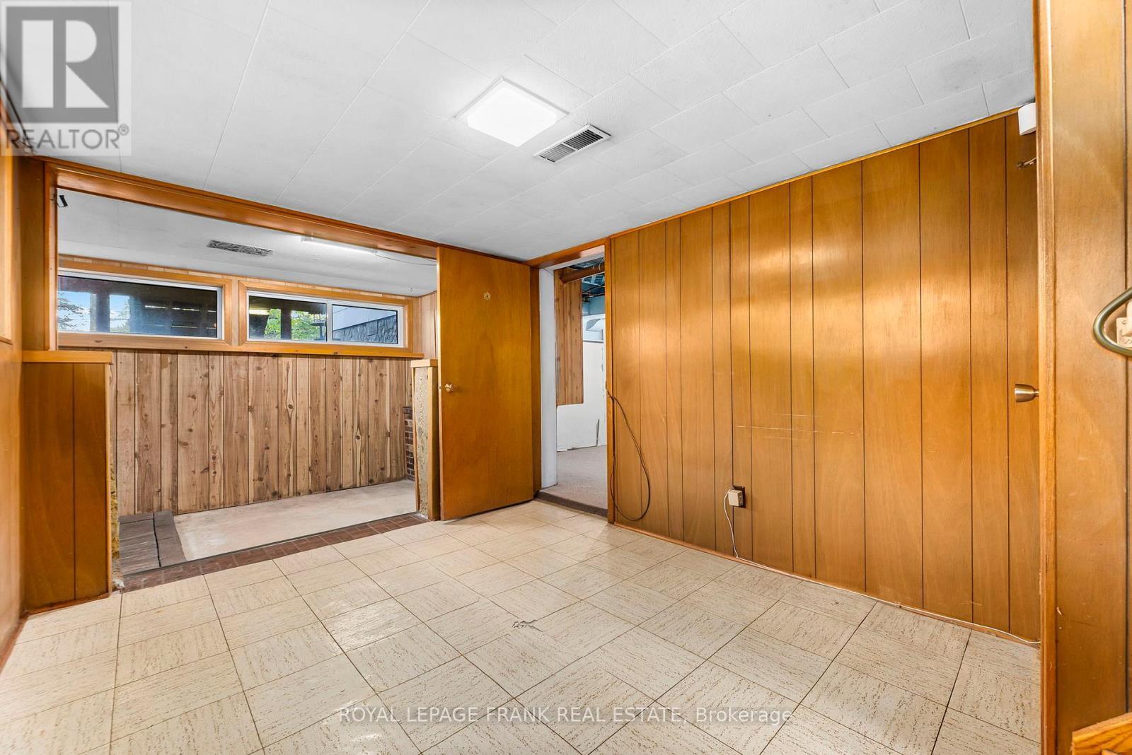 












1627 DUFFERIN STREET

,
Whitby (Port Whitby),




Ontario
L1N1B3

