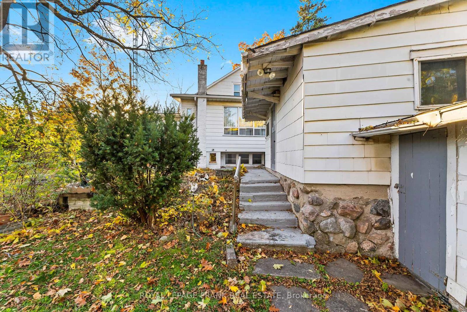 












1627 DUFFERIN STREET

,
Whitby (Port Whitby),




Ontario
L1N1B3

