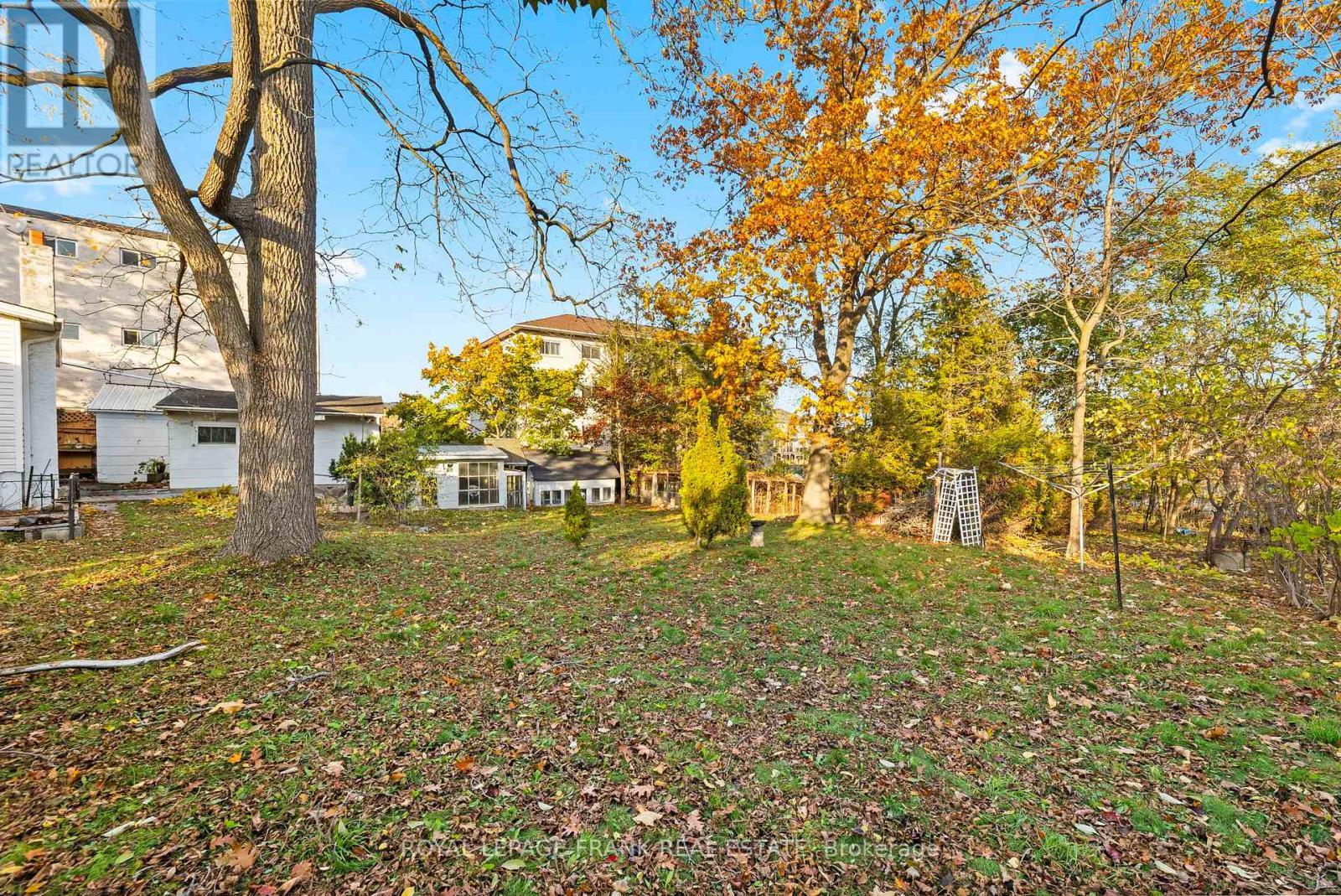 












1627 DUFFERIN STREET

,
Whitby (Port Whitby),




Ontario
L1N1B3

