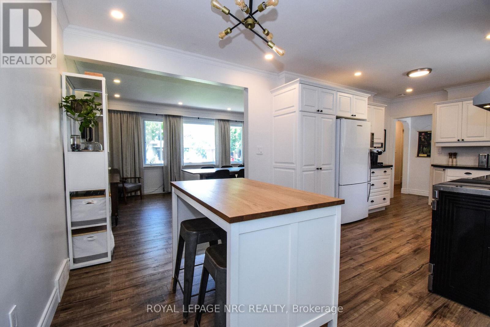 












191 DALHOUSIE AVENUE

,
St. Catharines (Port Dalhousie),




Ontario
L2N4X8

