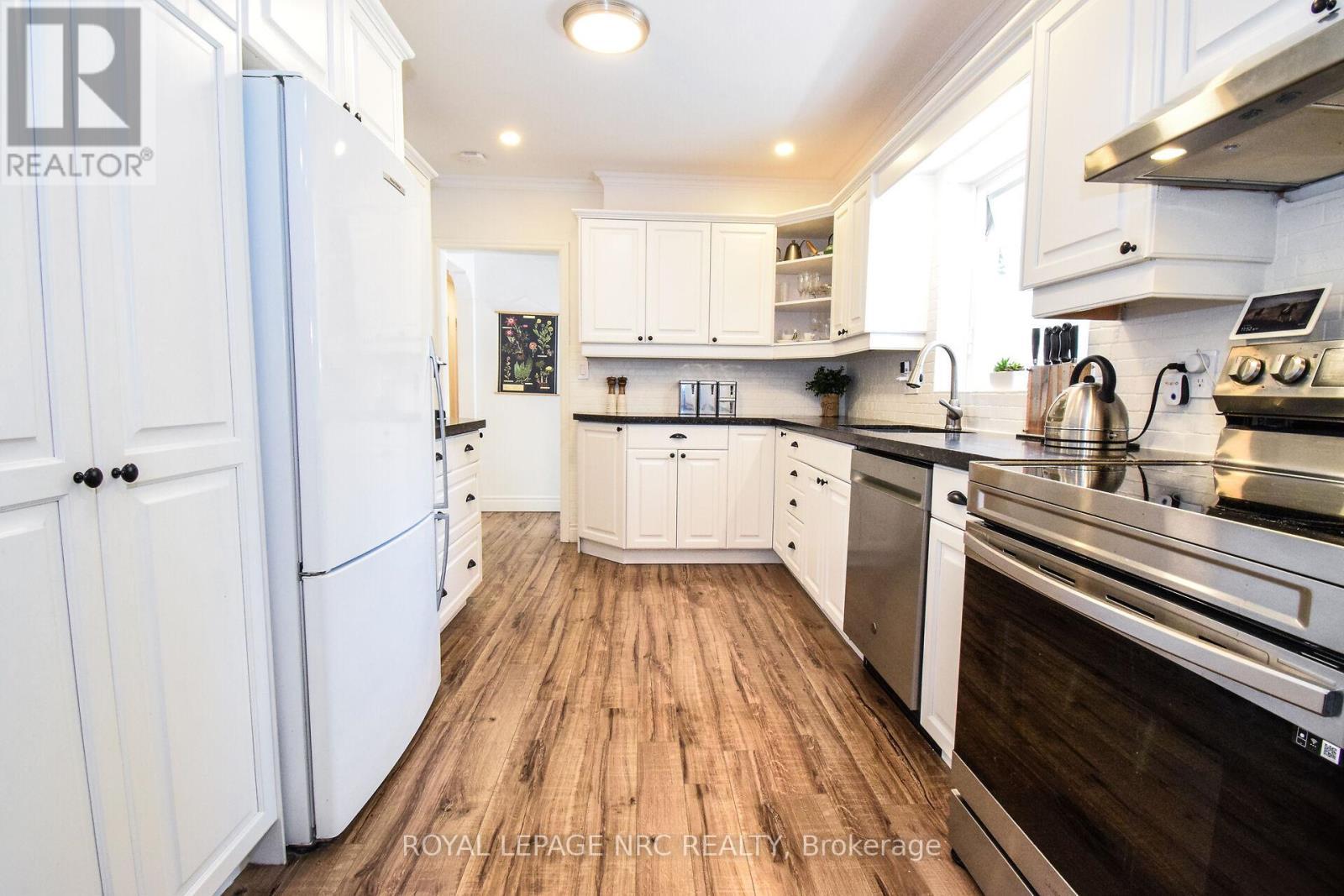 












191 DALHOUSIE AVENUE

,
St. Catharines (Port Dalhousie),




Ontario
L2N4X8

