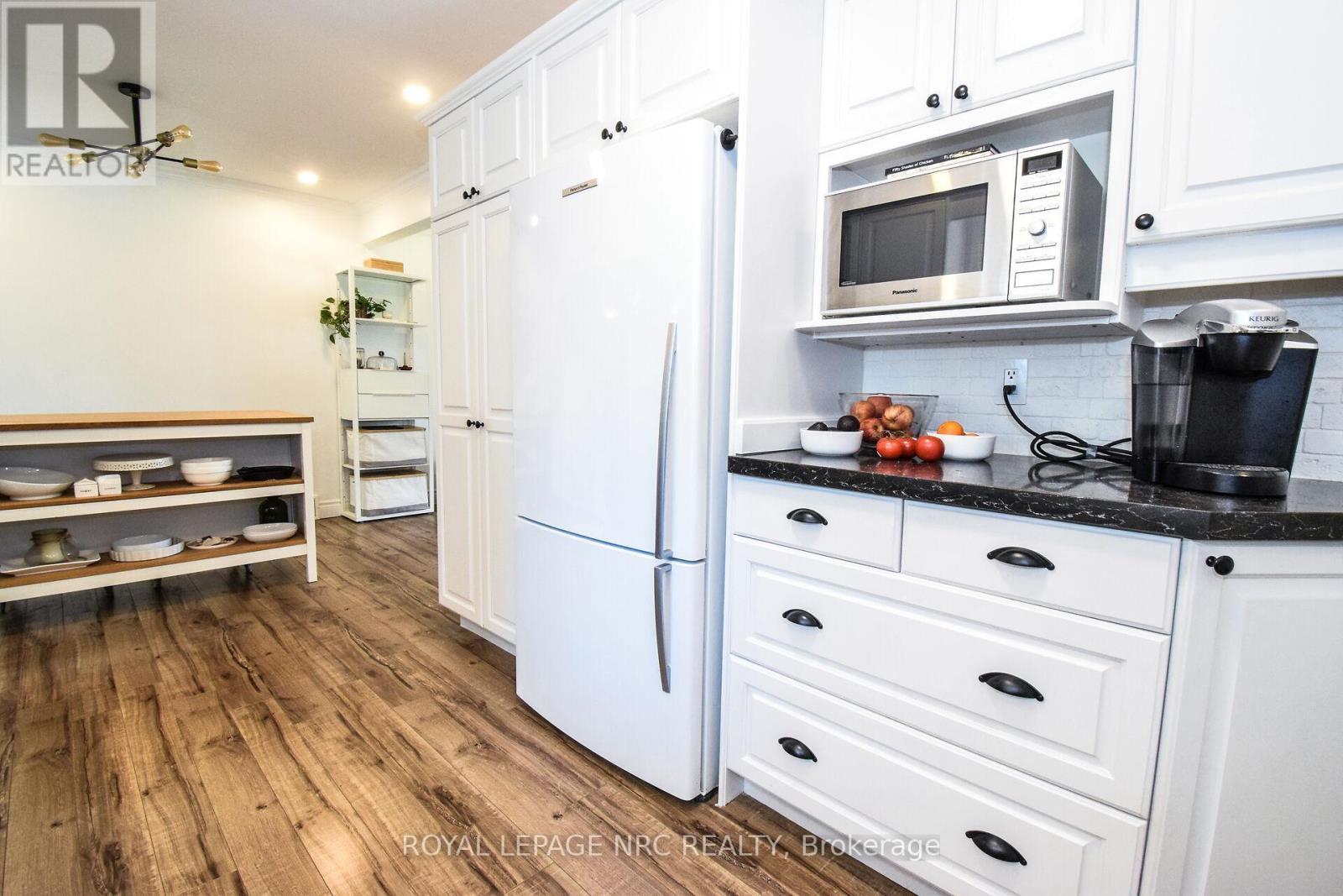 












191 DALHOUSIE AVENUE

,
St. Catharines (Port Dalhousie),




Ontario
L2N4X8

