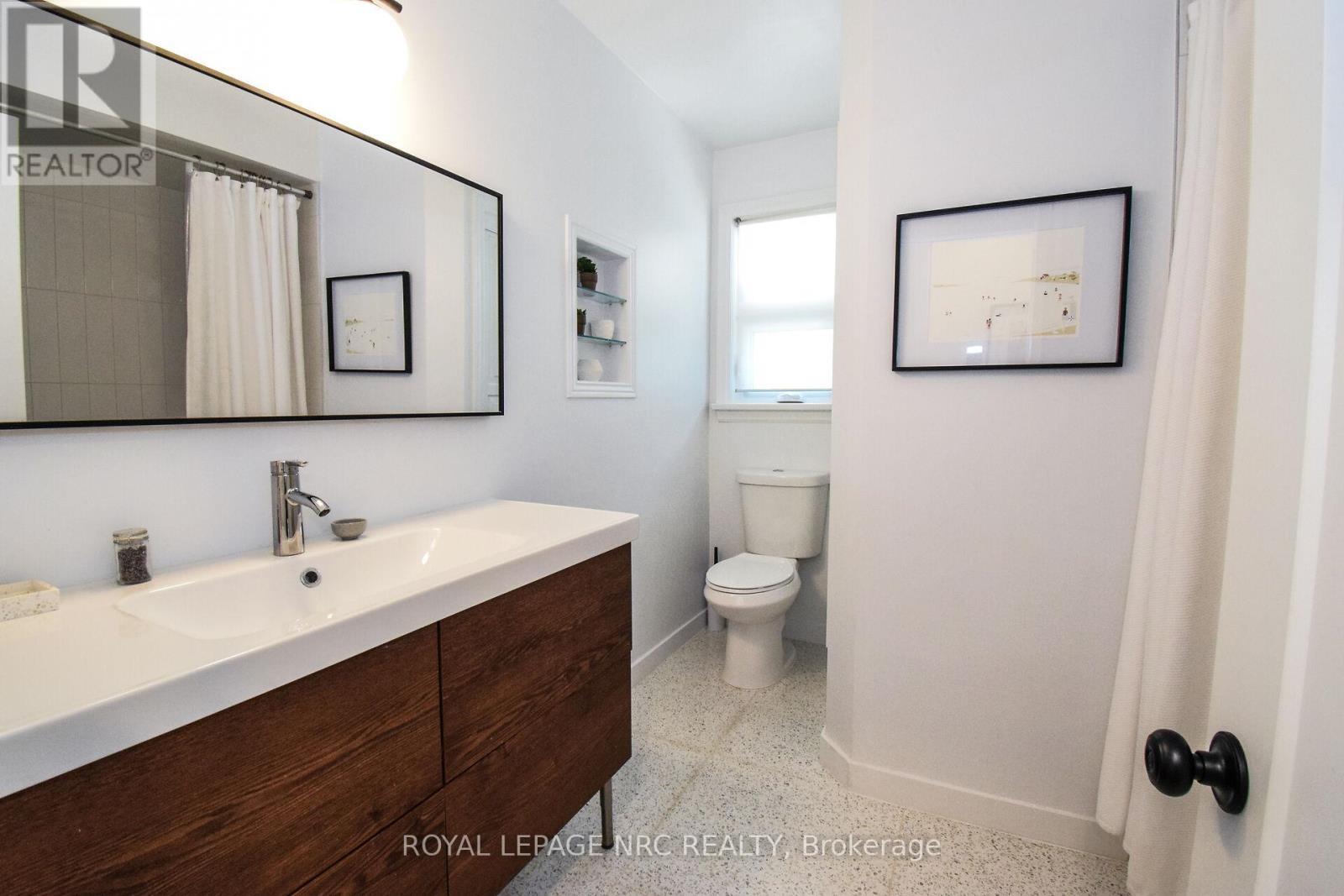 












191 DALHOUSIE AVENUE

,
St. Catharines (Port Dalhousie),




Ontario
L2N4X8

