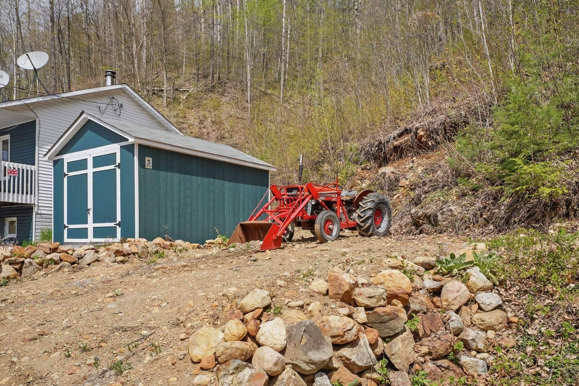 









173


Rue du Lac-Tranquille

,
Denholm,




QC
J8N9H1

