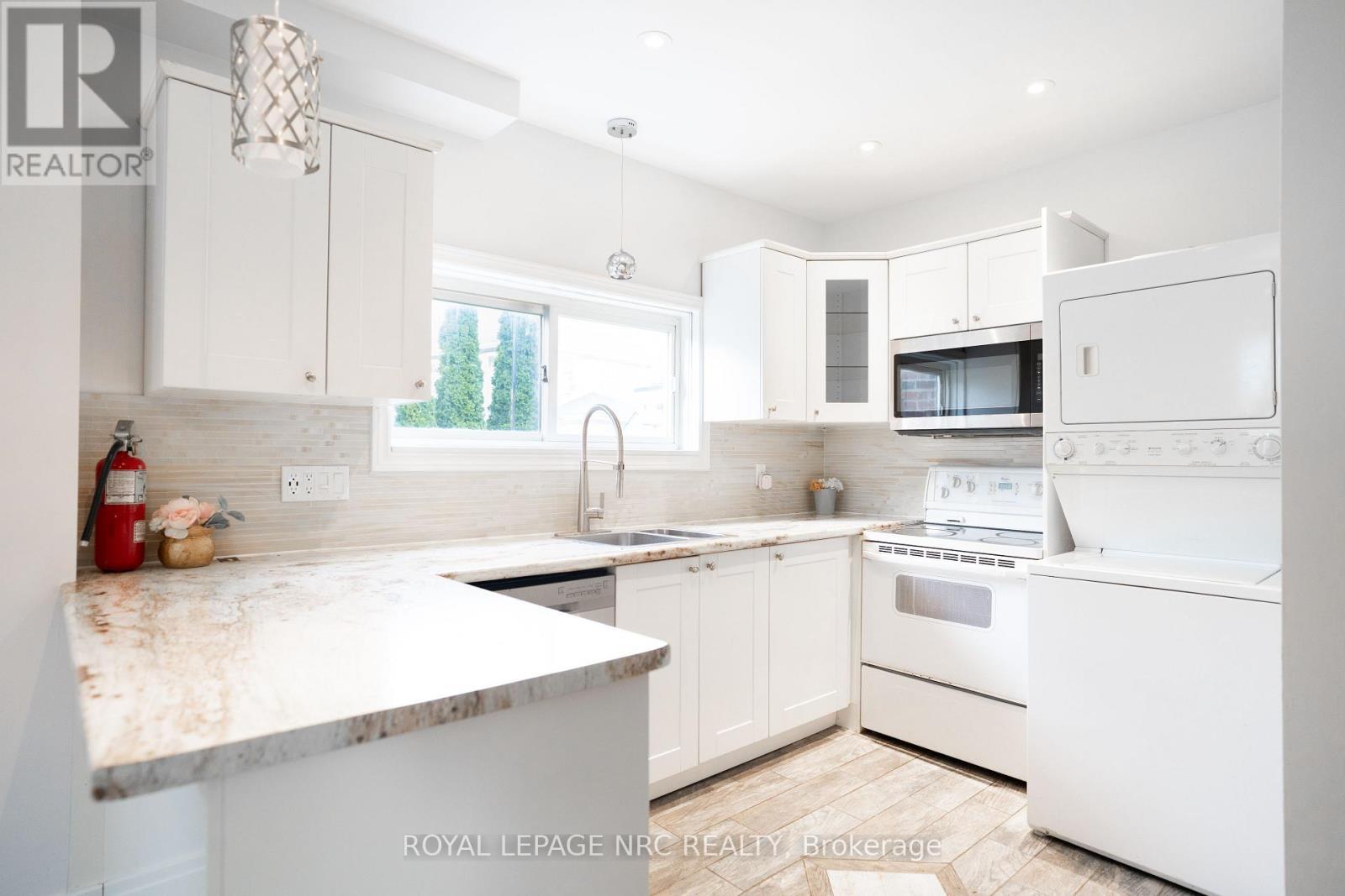 












4713 COOKMAN CRESCENT

,
Niagara Falls (Downtown),




Ontario
L2E1C1

