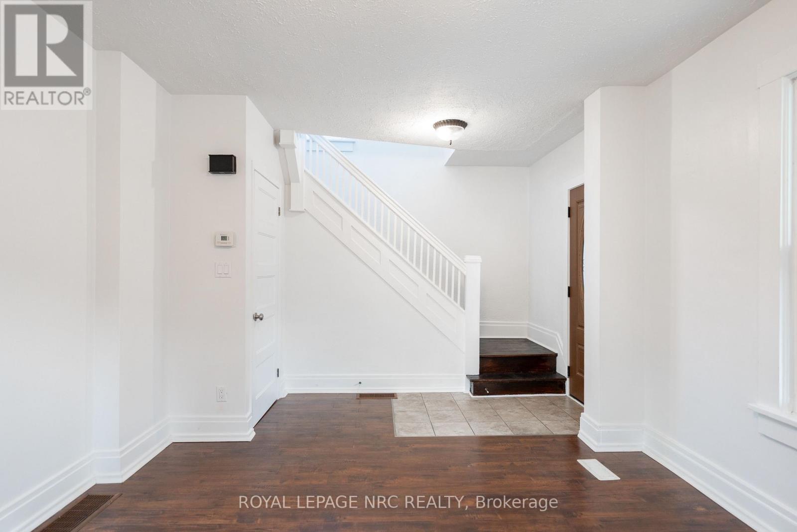 












4713 COOKMAN CRESCENT

,
Niagara Falls (Downtown),




Ontario
L2E1C1

