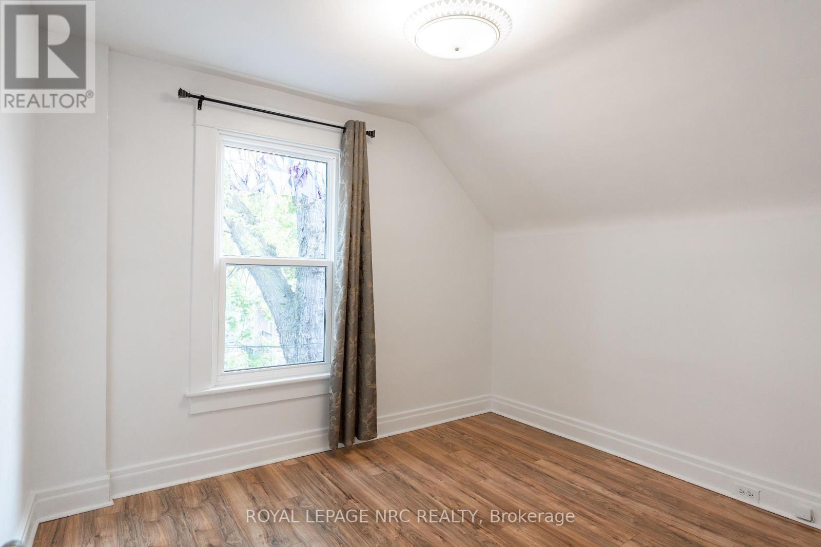 












4713 COOKMAN CRESCENT

,
Niagara Falls (Downtown),




Ontario
L2E1C1

