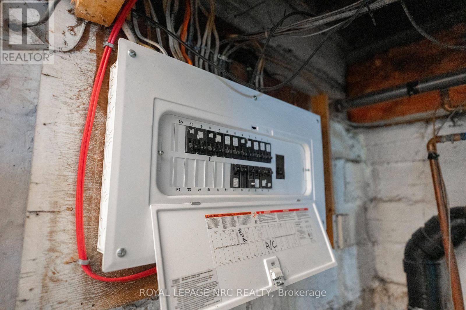 












4713 COOKMAN CRESCENT

,
Niagara Falls (Downtown),




Ontario
L2E1C1

