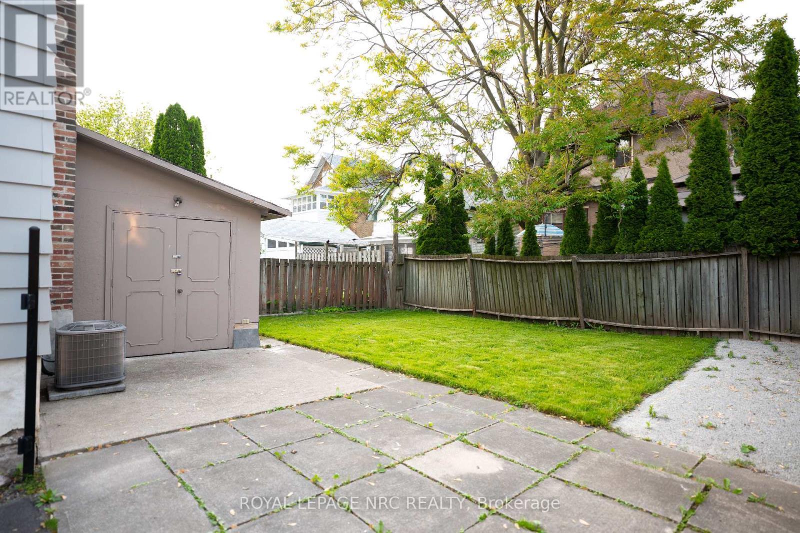 












4713 COOKMAN CRESCENT

,
Niagara Falls (Downtown),




Ontario
L2E1C1

