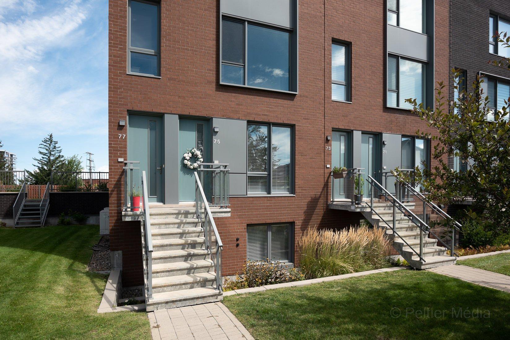 









75


Av. des Frênes

,
Pointe-Claire,




QC
H9R0C8

