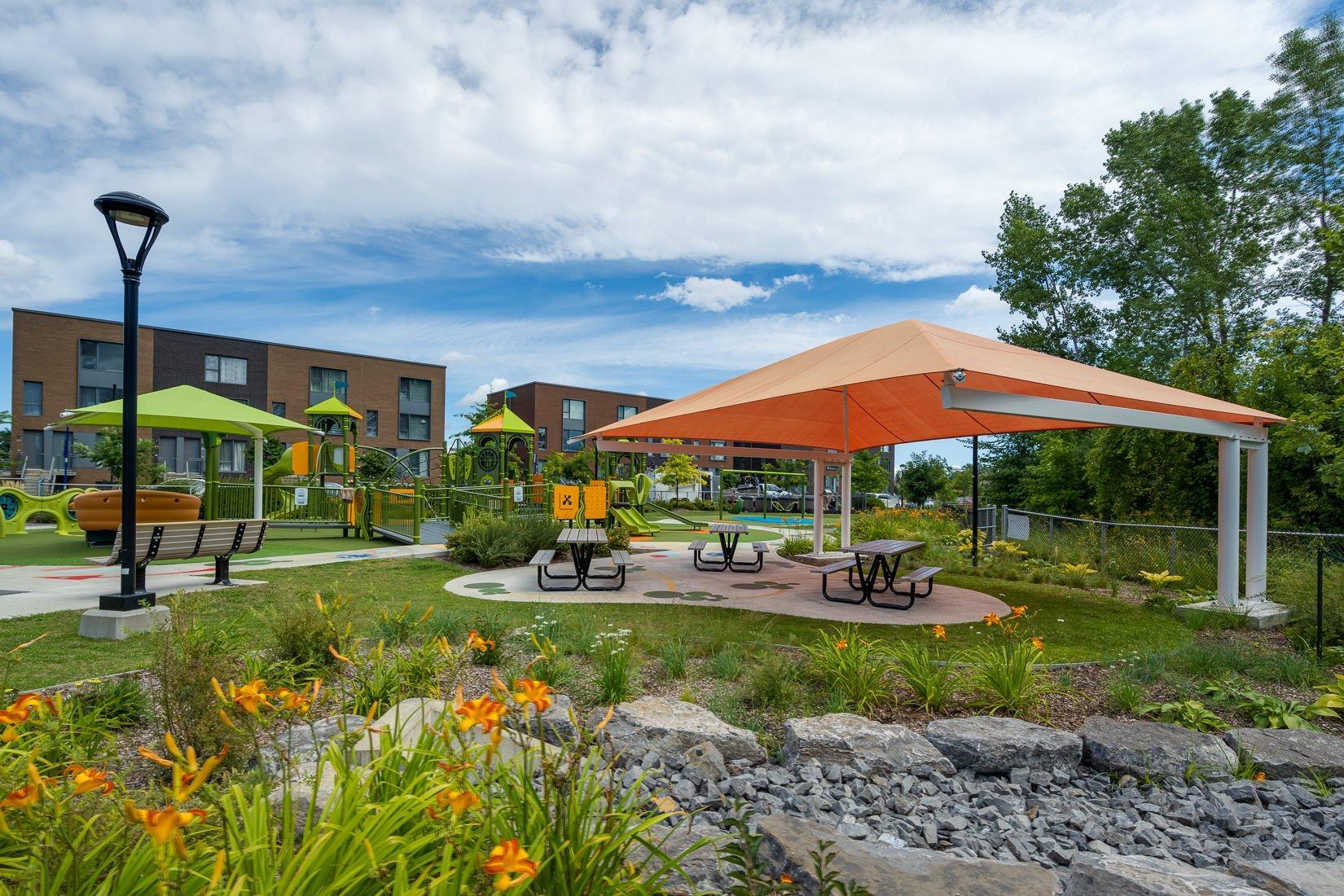 









75


Av. des Frênes

,
Pointe-Claire,




QC
H9R0C8

