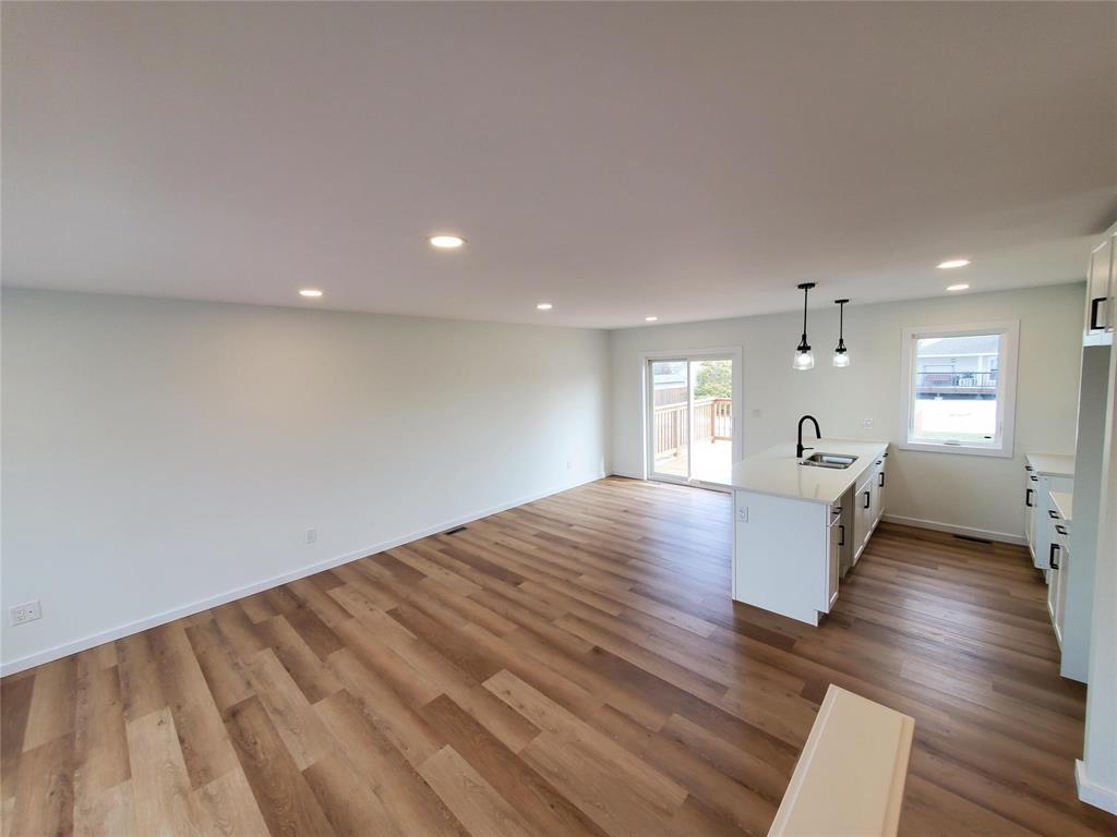 












466 St Alphonse Avenue

,
Ste Anne,




Manitoba
R5H1B6

