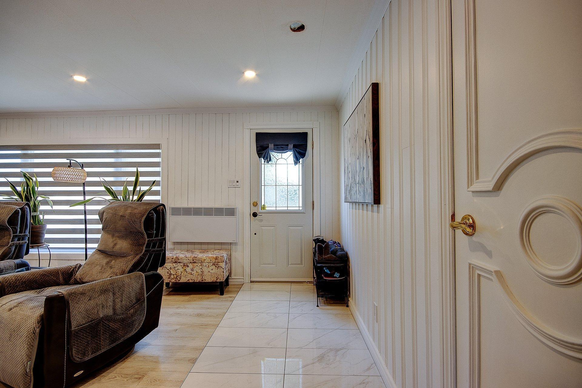 









3950


Boul. Sir-Wilfrid-Laurier

, 6,
Longueuil (Saint-Hubert),




QC
J3Y5Y9

