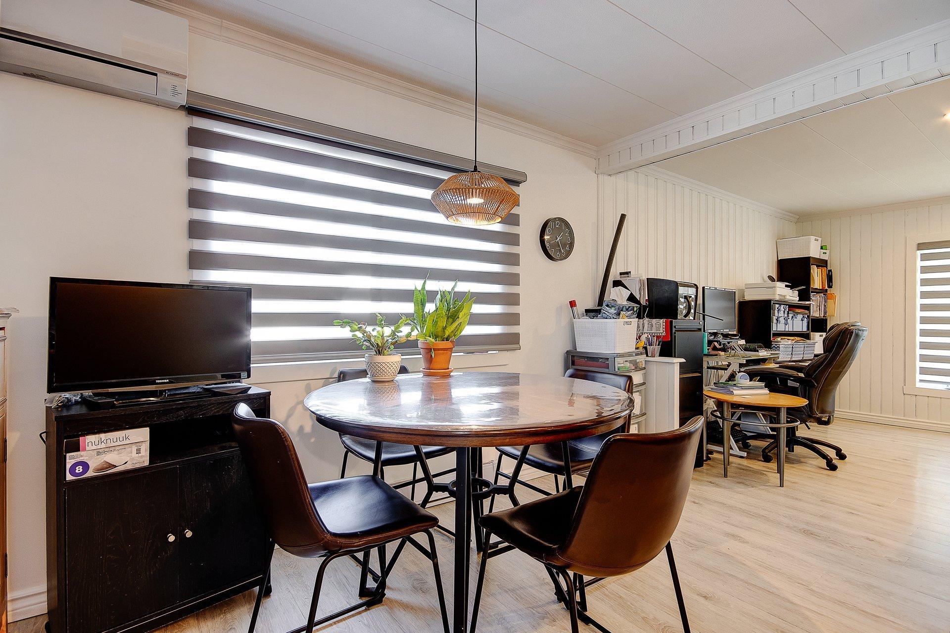 









3950


Boul. Sir-Wilfrid-Laurier

, 6,
Longueuil (Saint-Hubert),




QC
J3Y5Y9

